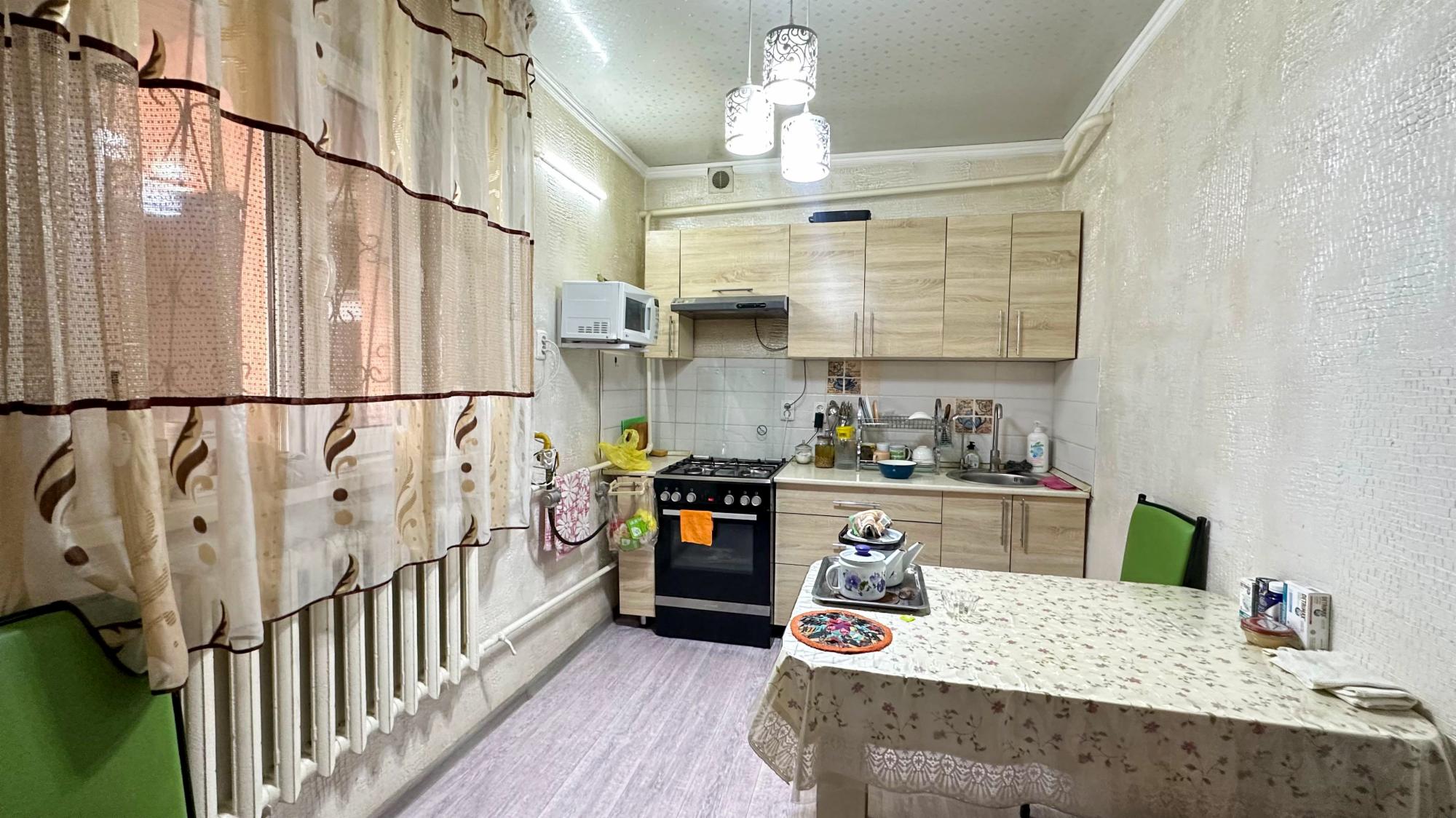 4-комнантный квартира, 140.0 м²,Абая за 24 500 000