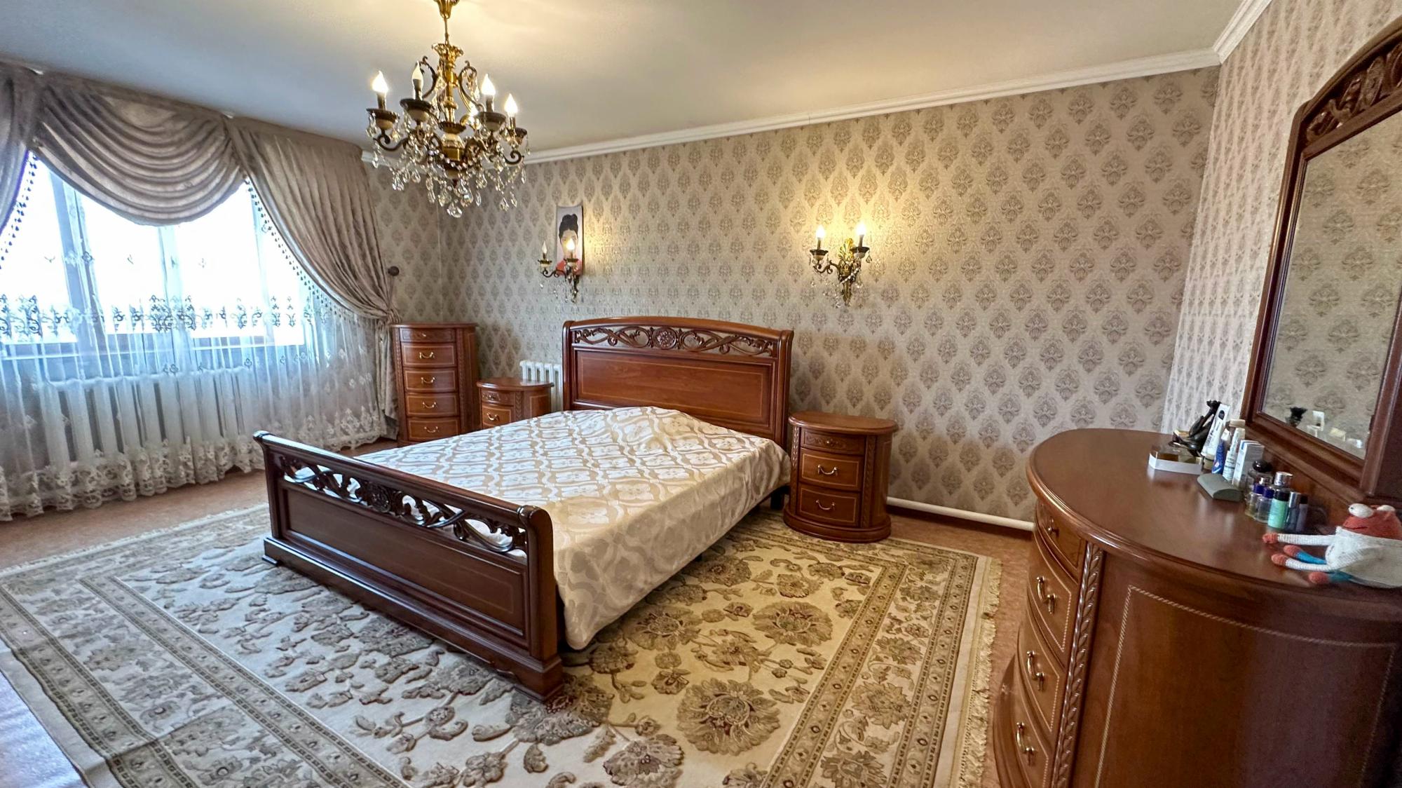 7-комнантный квартира, 263.0 м²,Базарбаева за 75 000 000