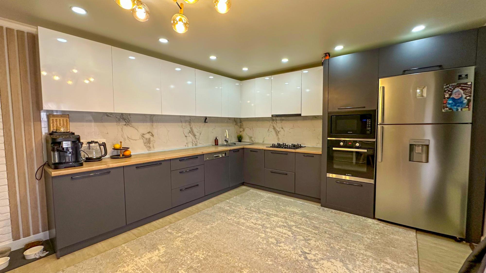 5-комнантный квартира, 238.0 м²,Калиева за 79 000 000