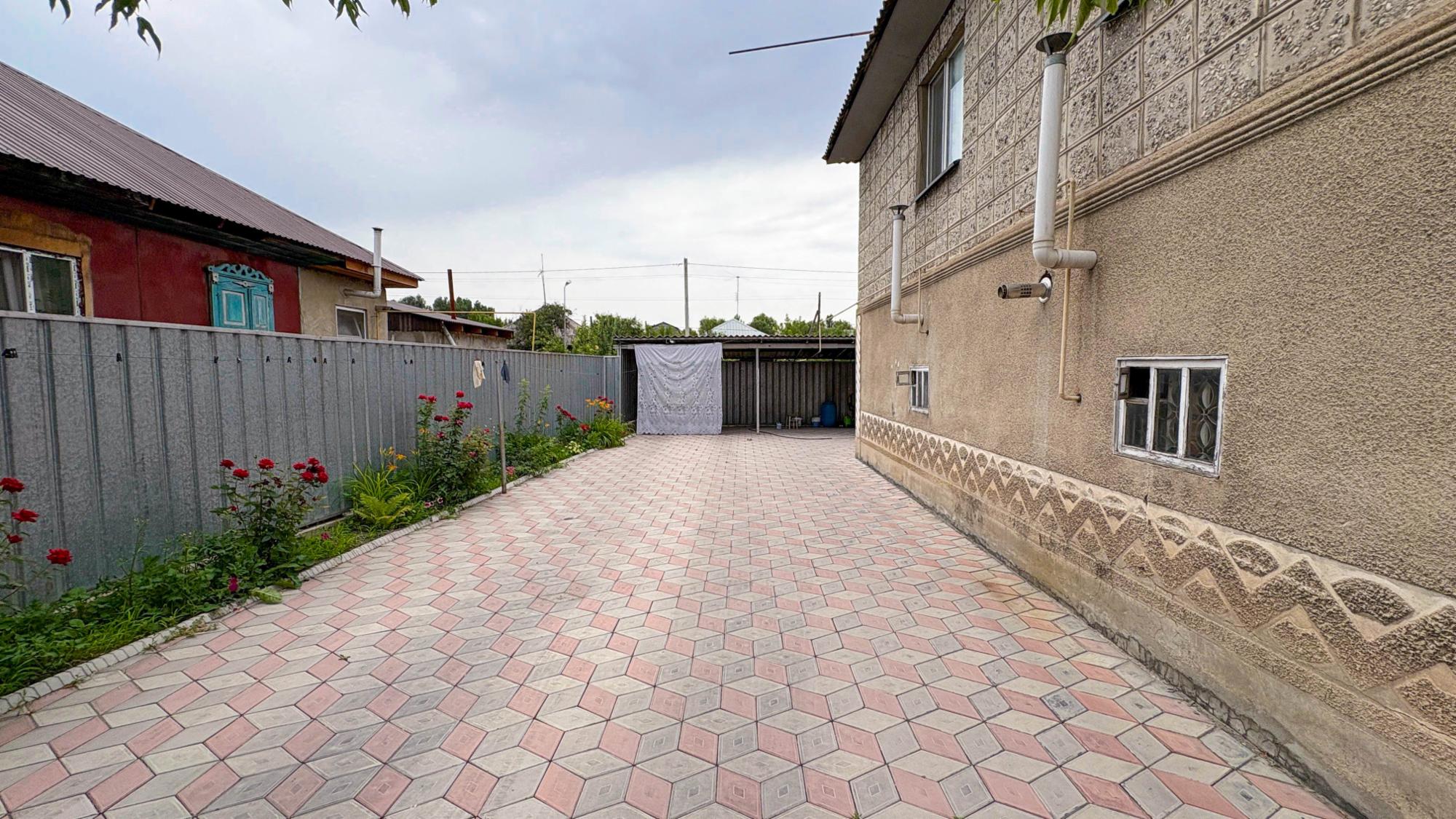 4-комнантный квартира, 200.0 м²,Тыныбаева за 45 000 000