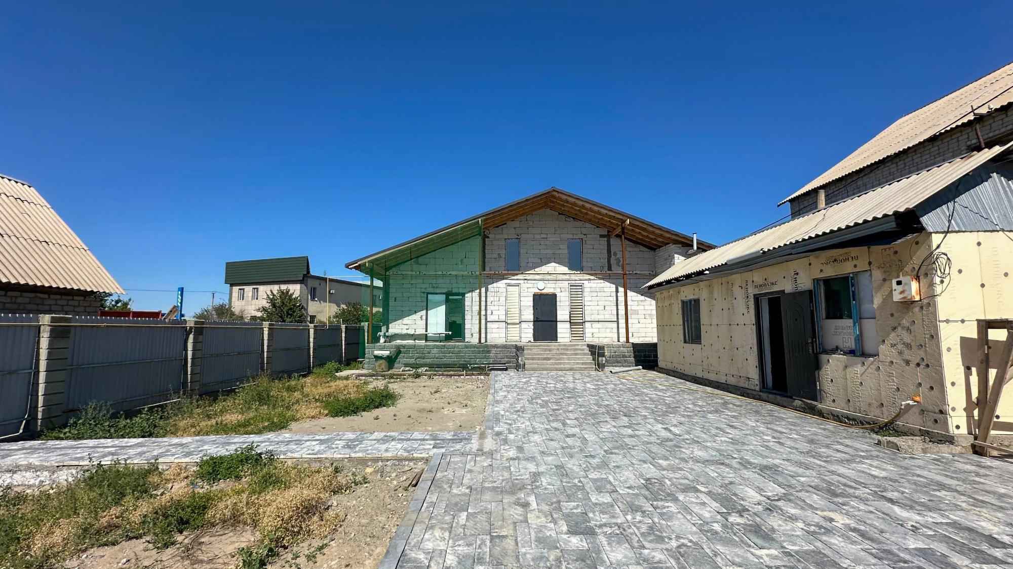 4-комнантный квартира, 227.0 м²,Базарбаева за 75 000 000