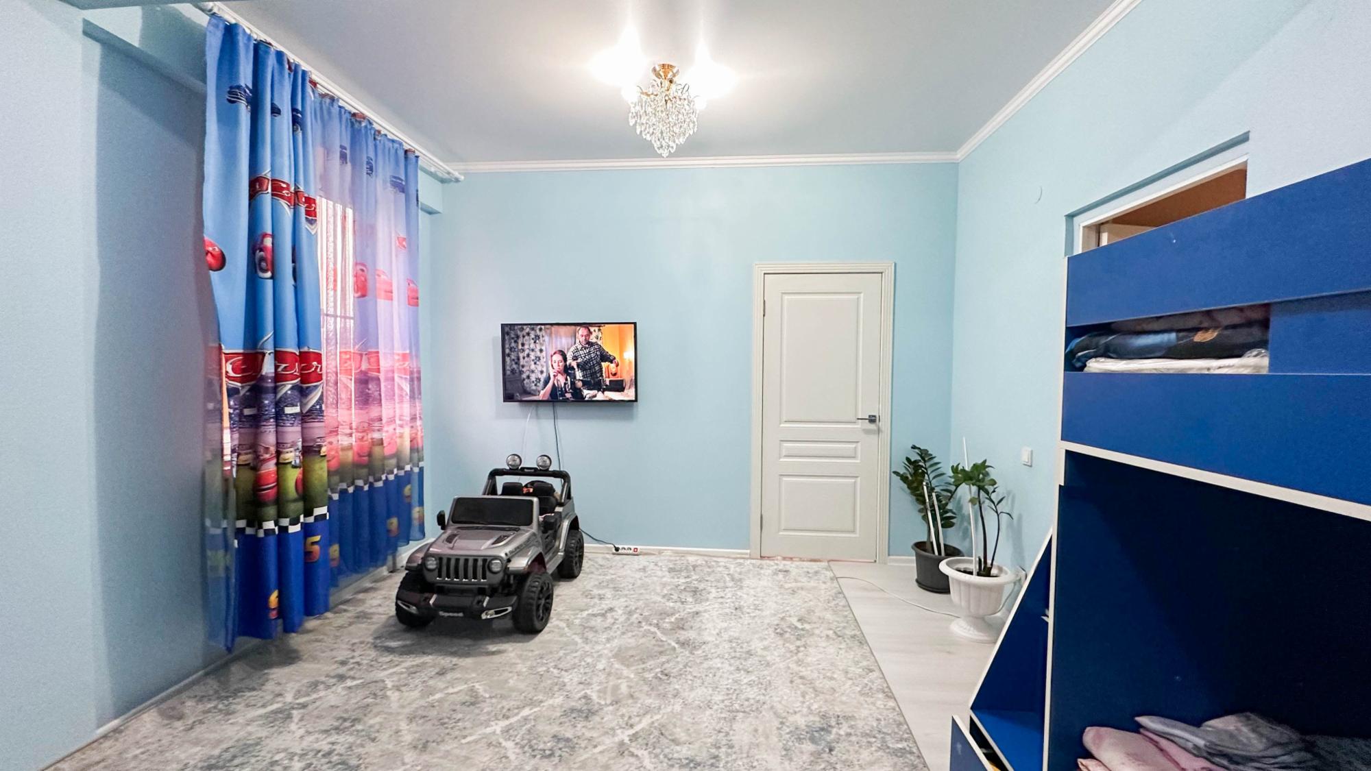 4-комнантная квартира, 130.0 м²,5 мкр за 45 000 000