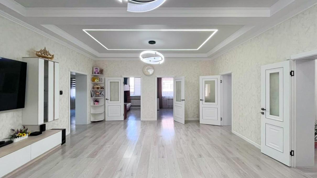 9-комнантный квартира, 215.0 м²,Коктем за 100 000 000