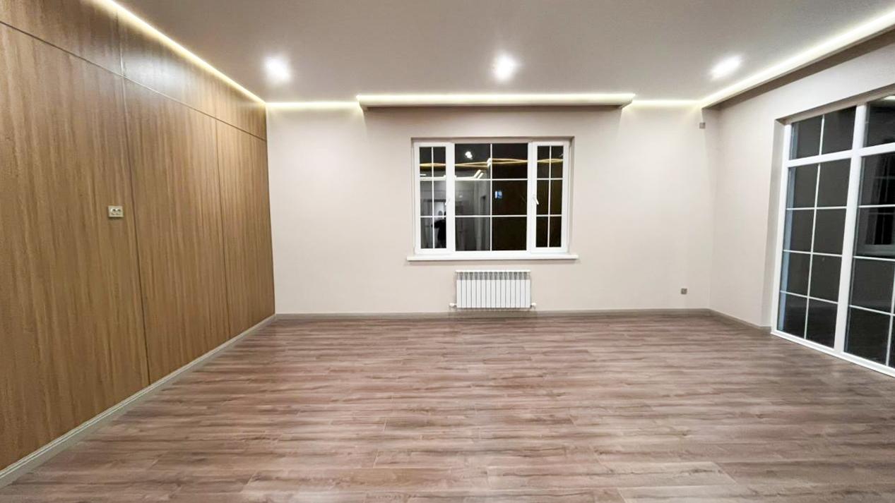 4-комнантный квартира, 200.0 м²,Абая за 69 000 000