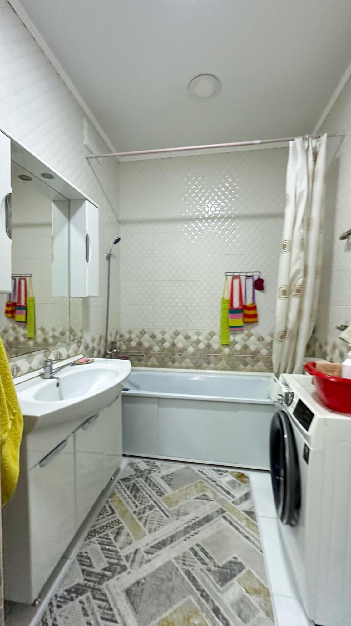 4-комнантная квартира, 111.0 м²,5 мкр за 39 000 000