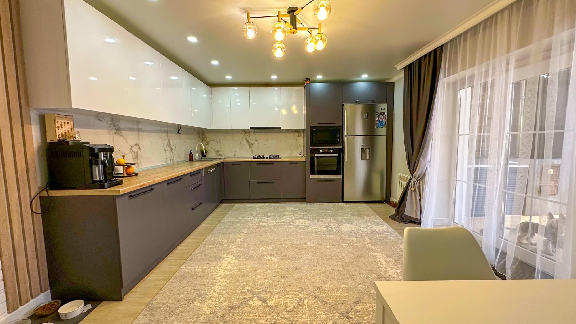 5-комнантный квартира, 238.0 м²,Калиева за 79 000 000