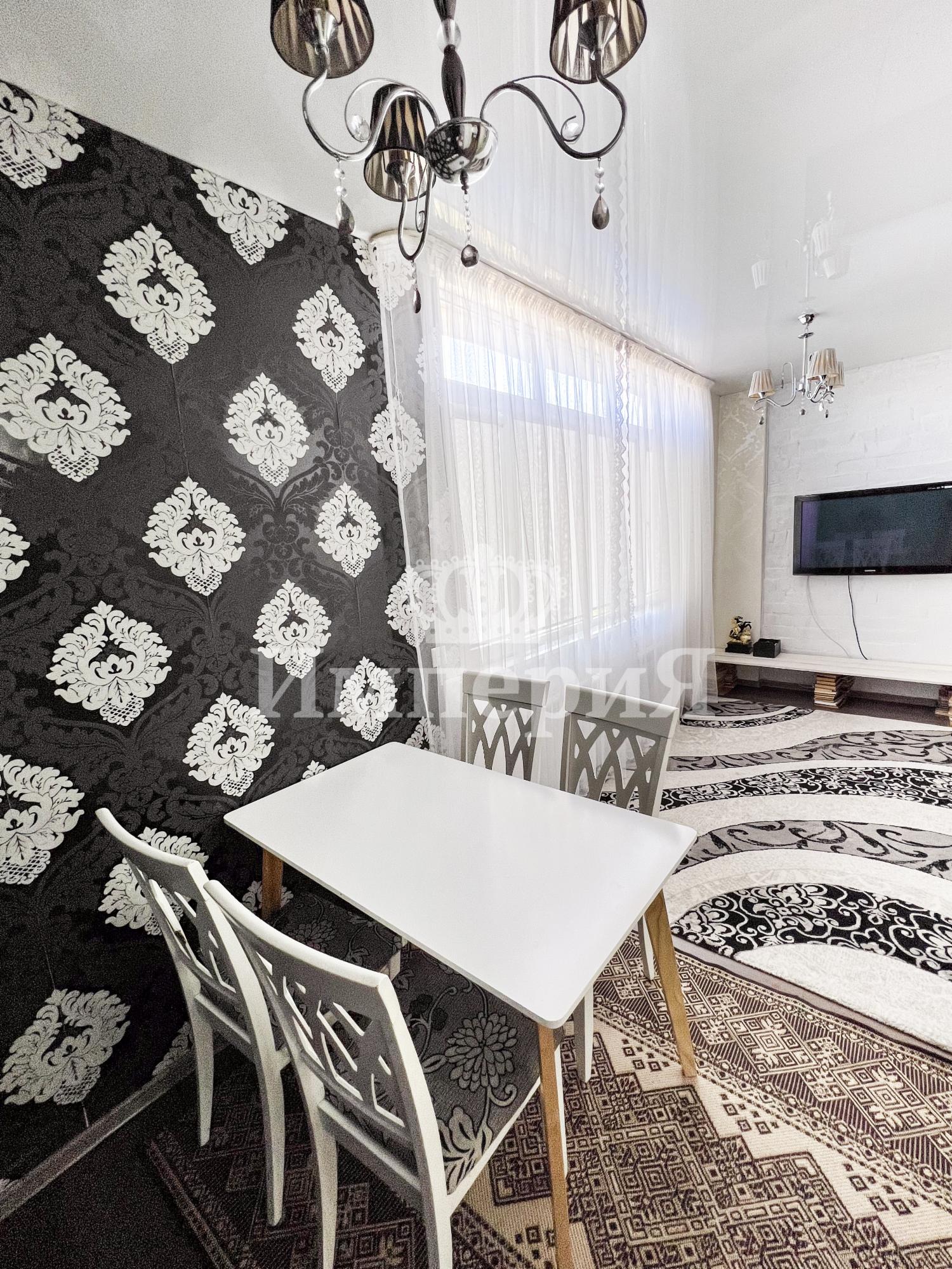 4-комнантная квартира, 85.0 м²,4 мкр за 26 000 000