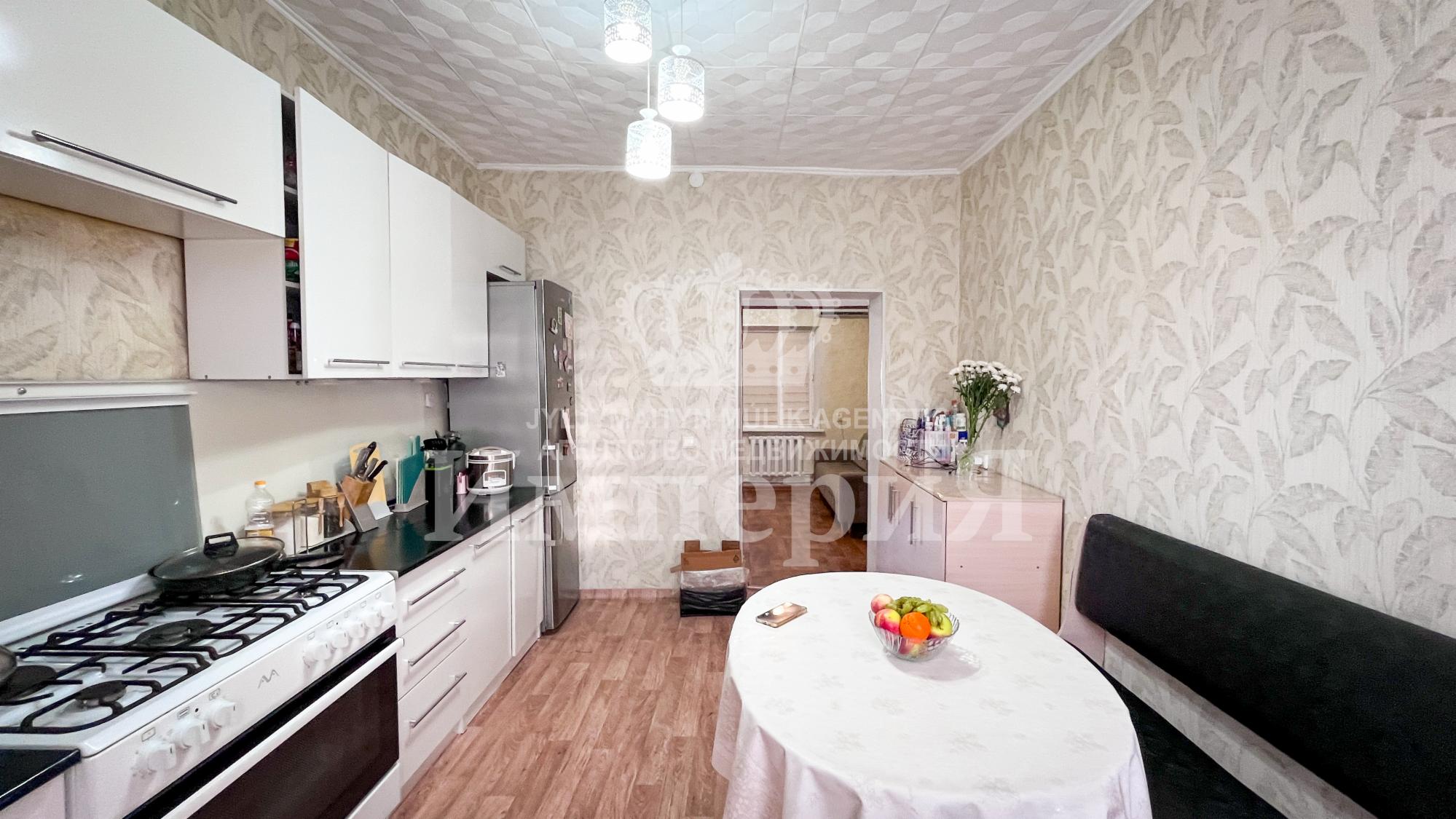 4-комнантный квартира, 117.0 м²,Абылай Хана за 27 000 000