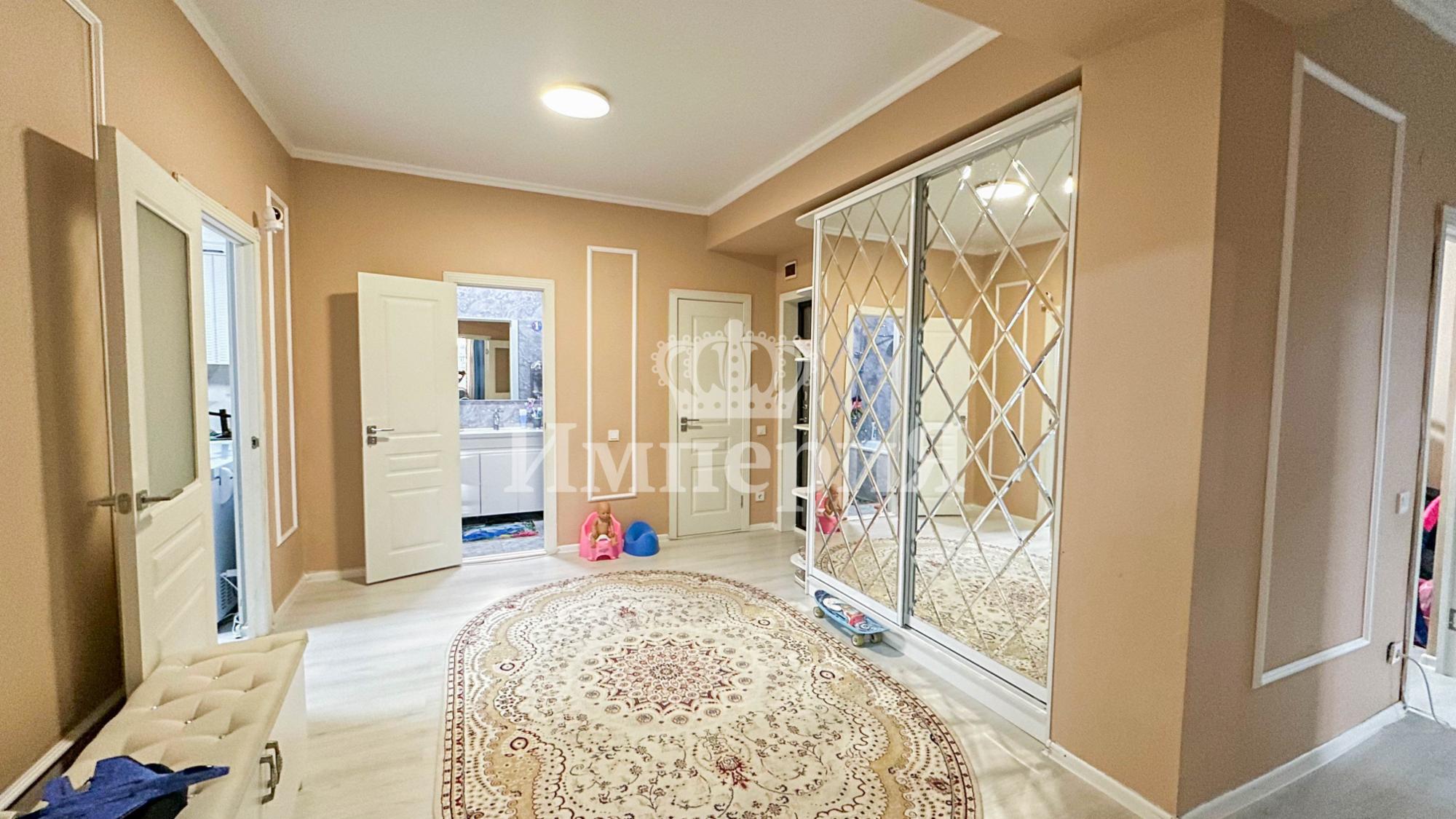 4-комнантная квартира, 130.0 м²,5 мкр за 45 000 000