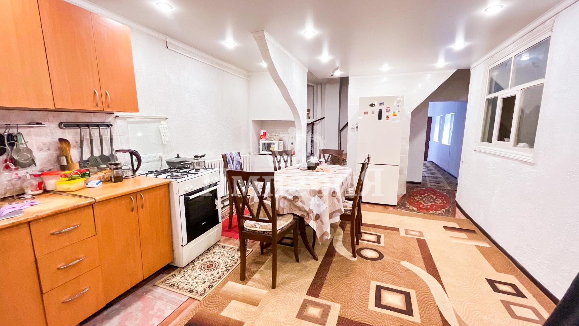 8-комнантный квартира, 270.0 м²,Циалковского за 32 000 000