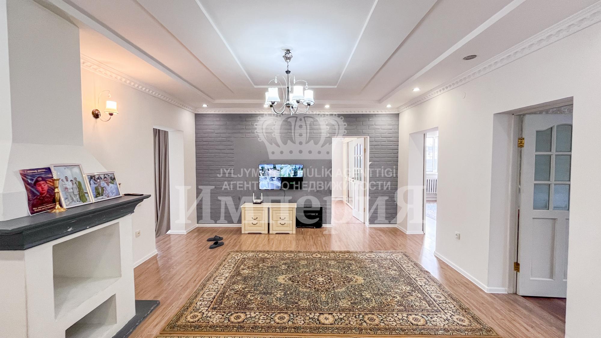 5-комнантный квартира, 144.0 м²,Базарбаева за 27 800 000