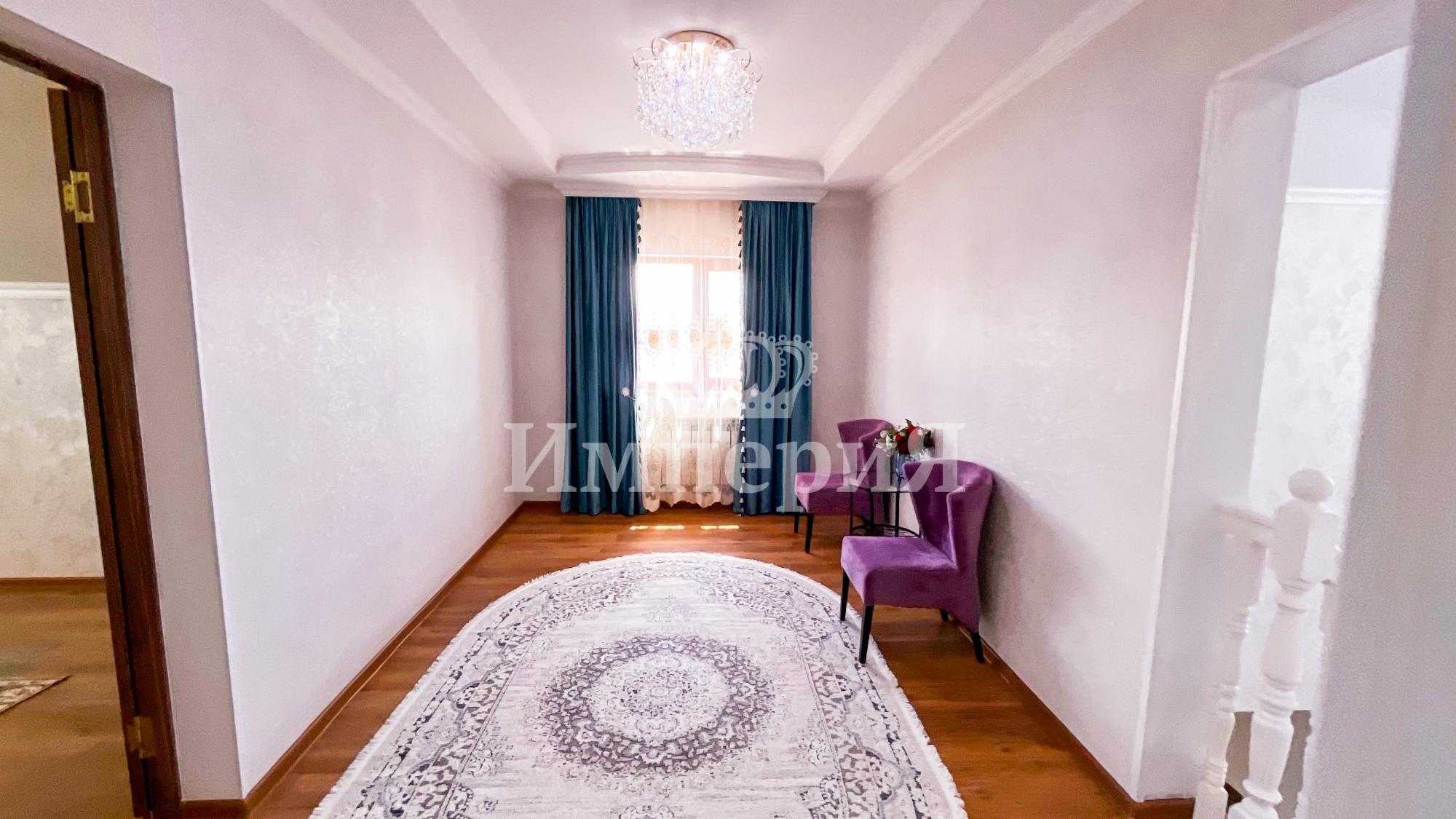 8-комнантный квартира, 270.0 м²,Айманова за 70 000 000