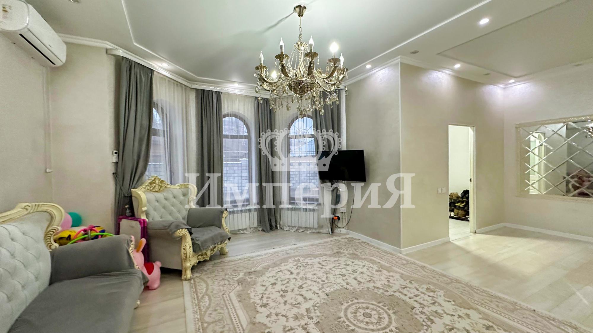 4-комнантная квартира, 170.0 м²,Сапиева за 65 000 000