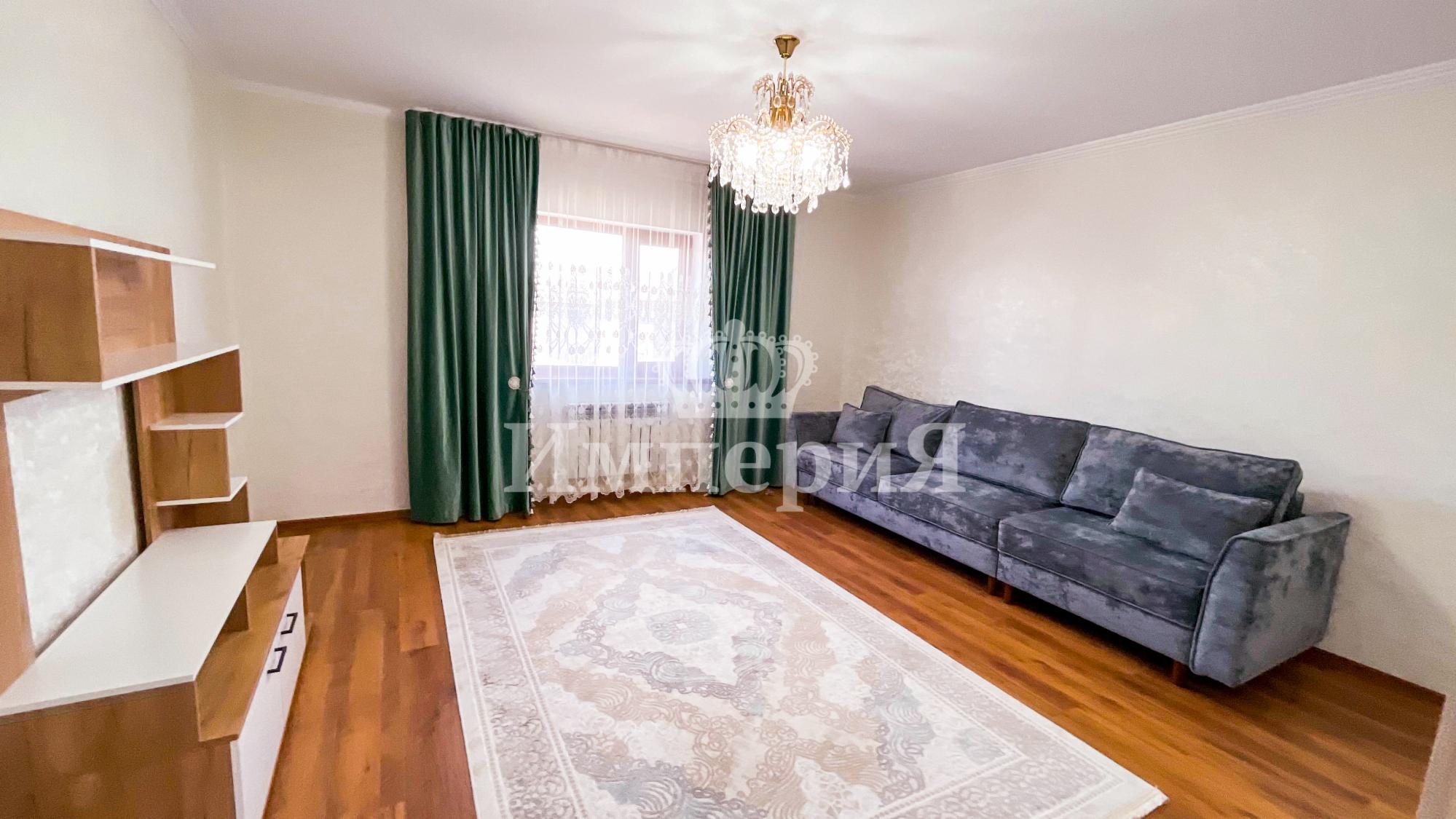 8-комнантный квартира, 270.0 м²,Айманова за 70 000 000