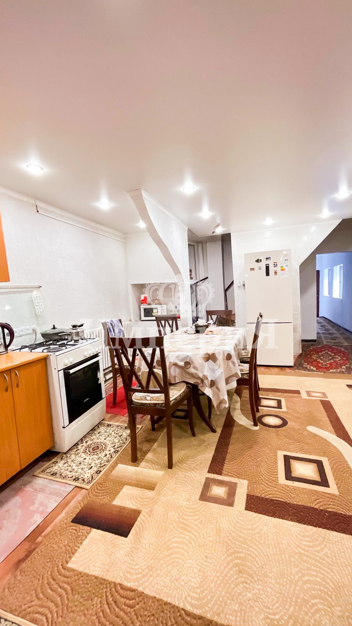 8-комнантный квартира, 270.0 м²,Циалковского за 32 000 000