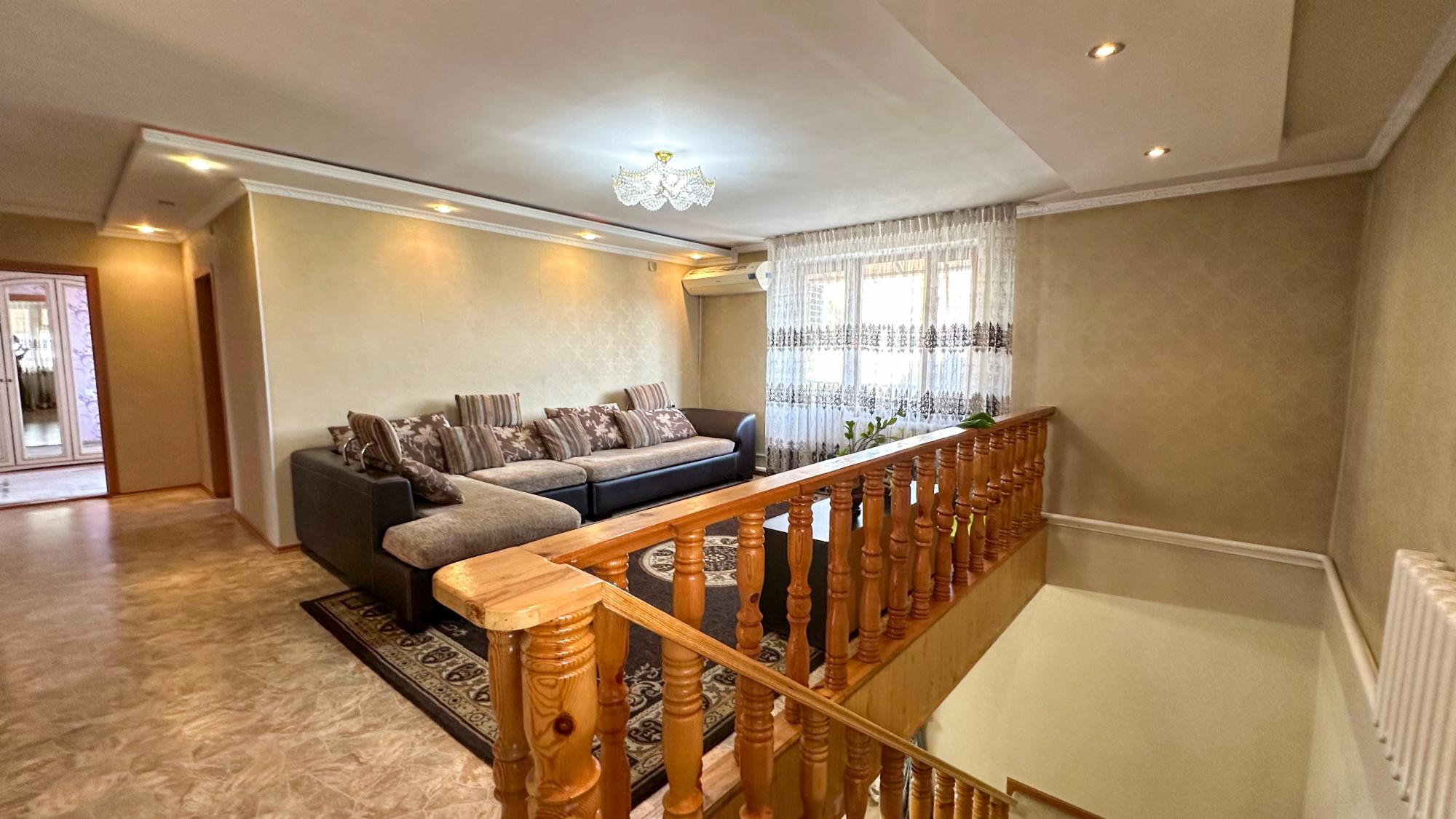 7-комнантный квартира, 263.0 м²,Базарбаева за 75 000 000