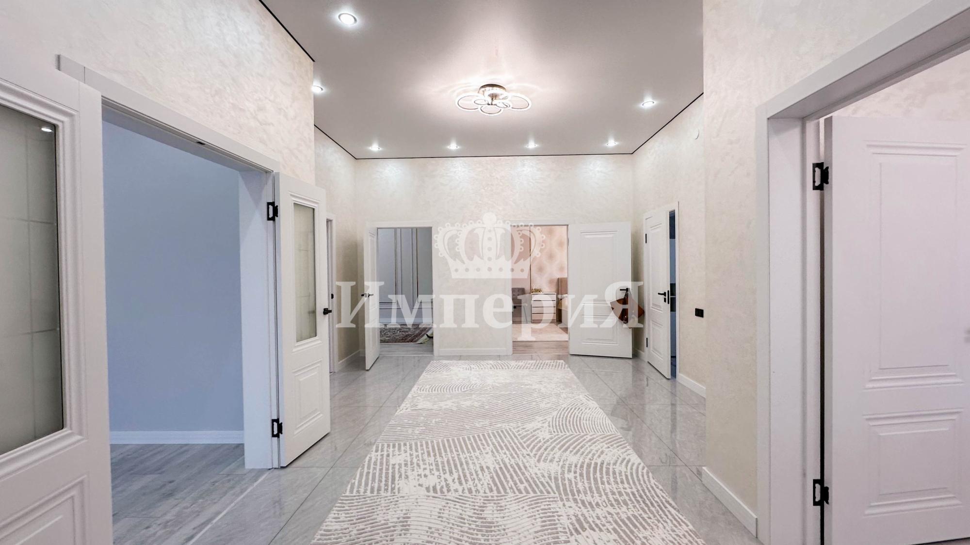 4-комнантный квартира, 150.0 м²,Абая за 57 000 000