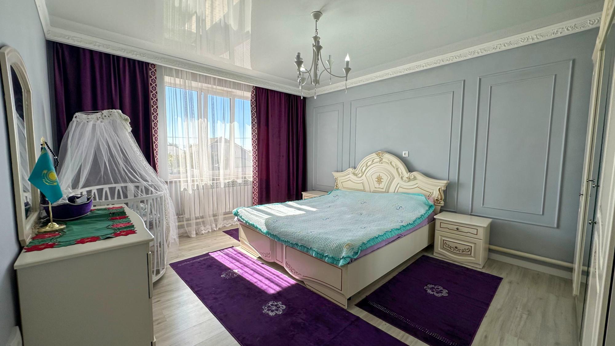 7-комнантный квартира, 264.0 м²,Жибек жолы за 90 000 000