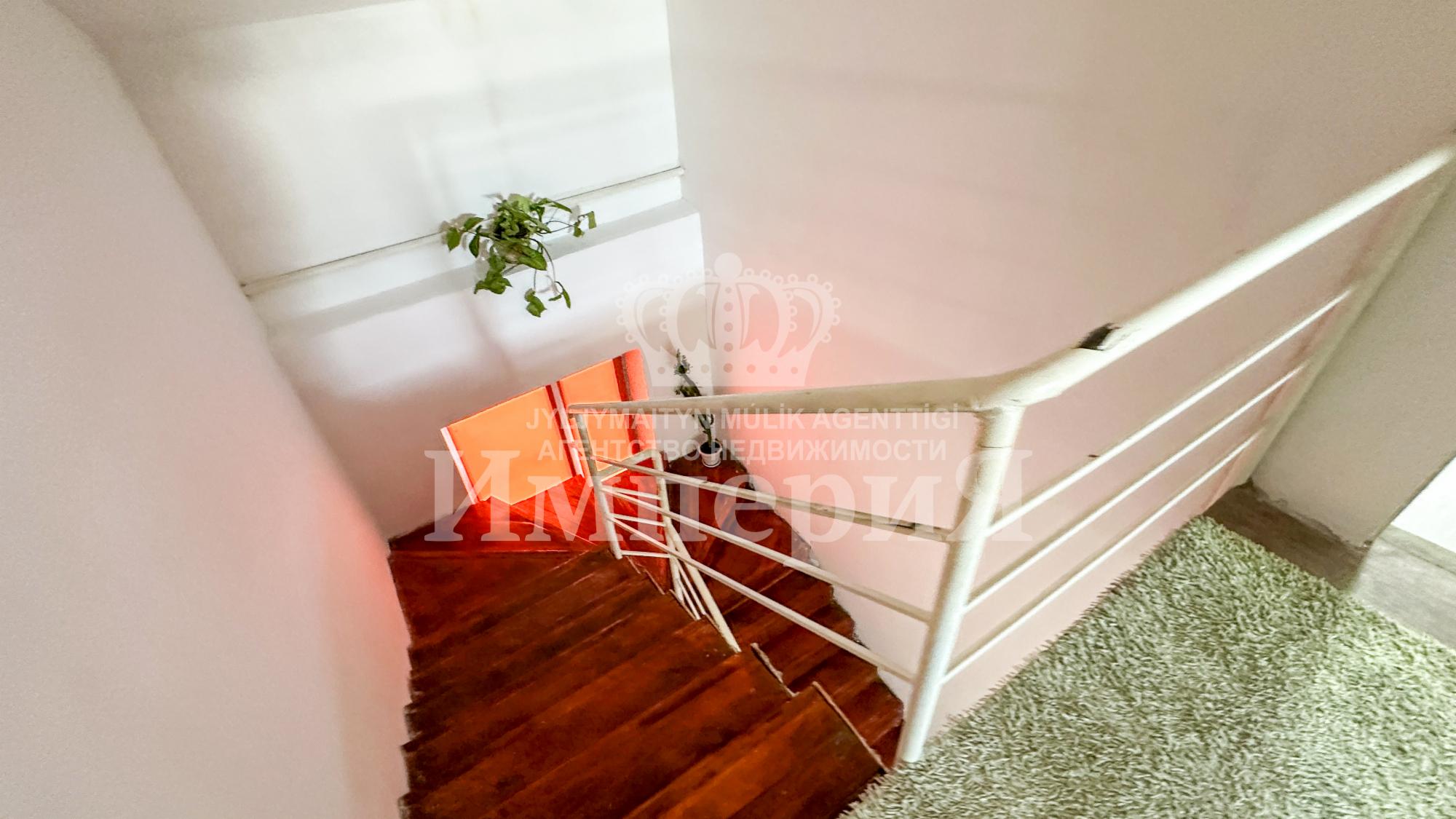 8-комнантный квартира, 249.0 м²,Акын Сара за 42 000 000