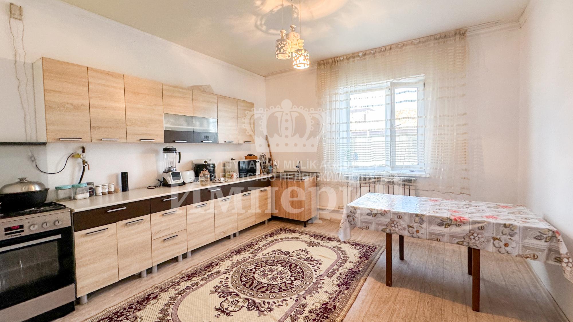 8-комнантный квартира, 249.0 м²,Акын Сара за 42 000 000