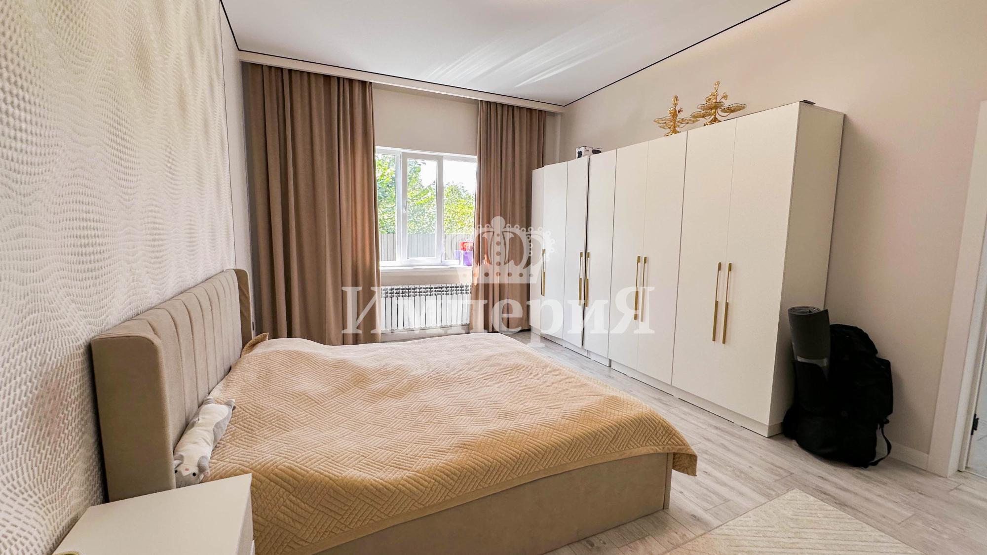 4-комнантный квартира, 150.0 м²,Абая за 57 000 000