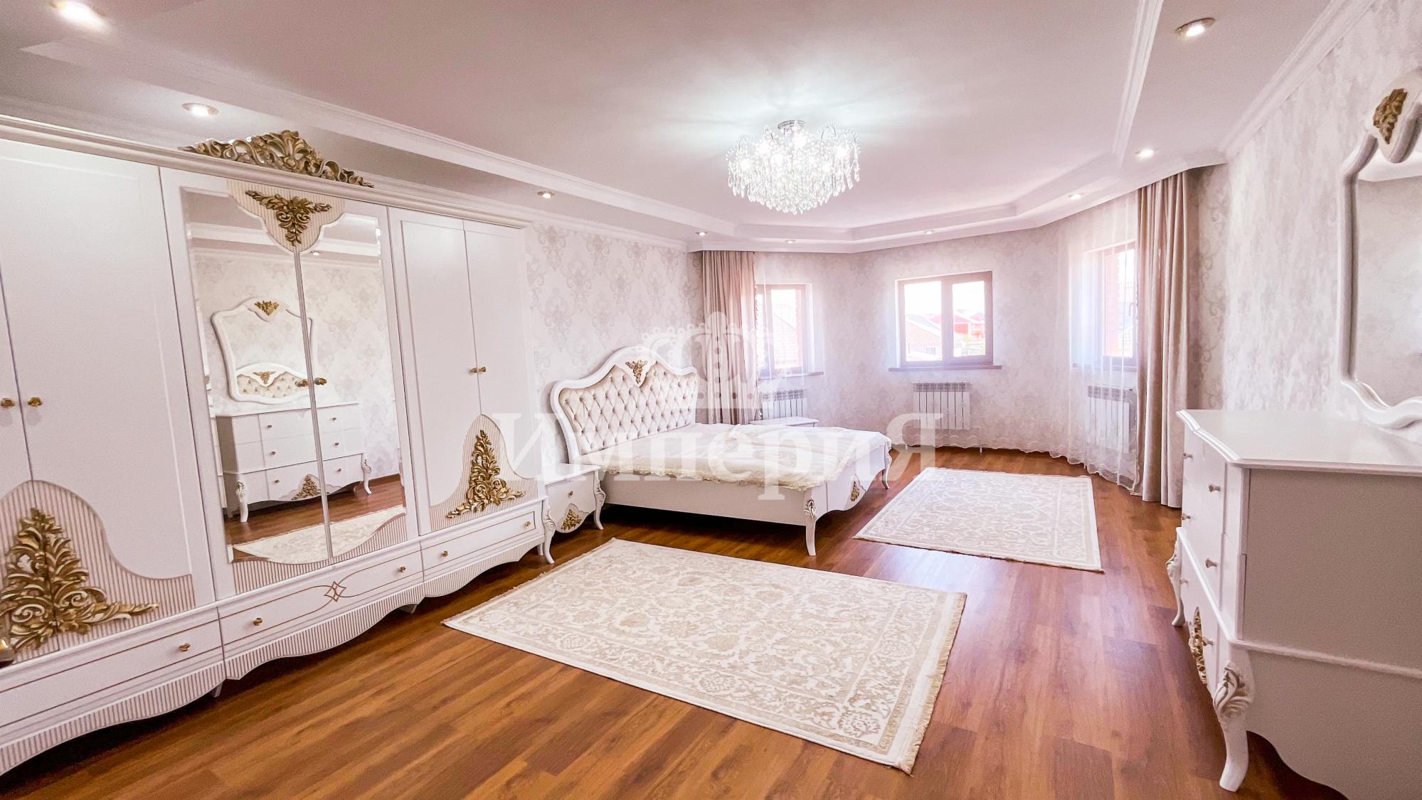 8-комнантный квартира, 270.0 м²,Айманова за 70 000 000