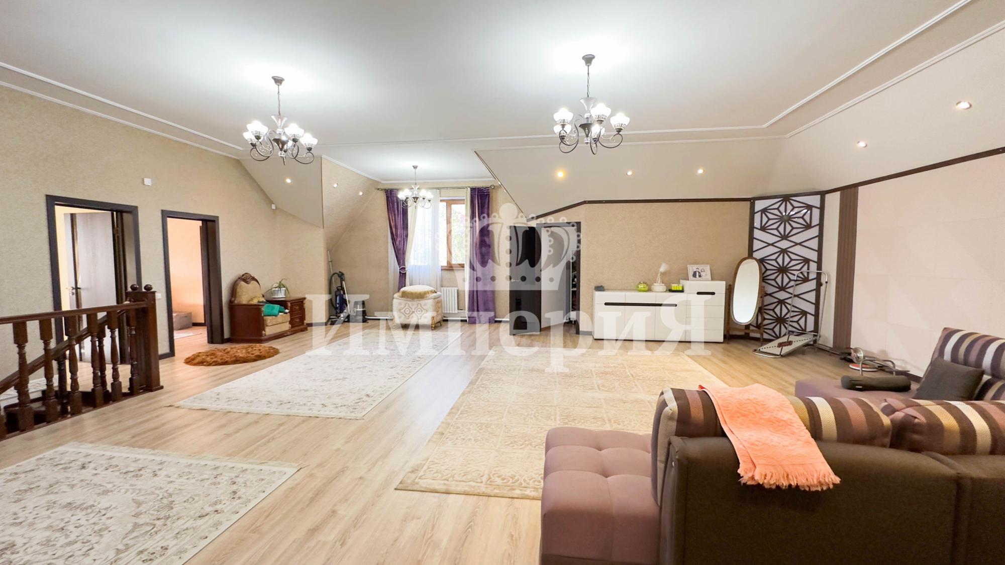 7-комнантный квартира, 395.0 м²,Базарбаева за 75 000 000
