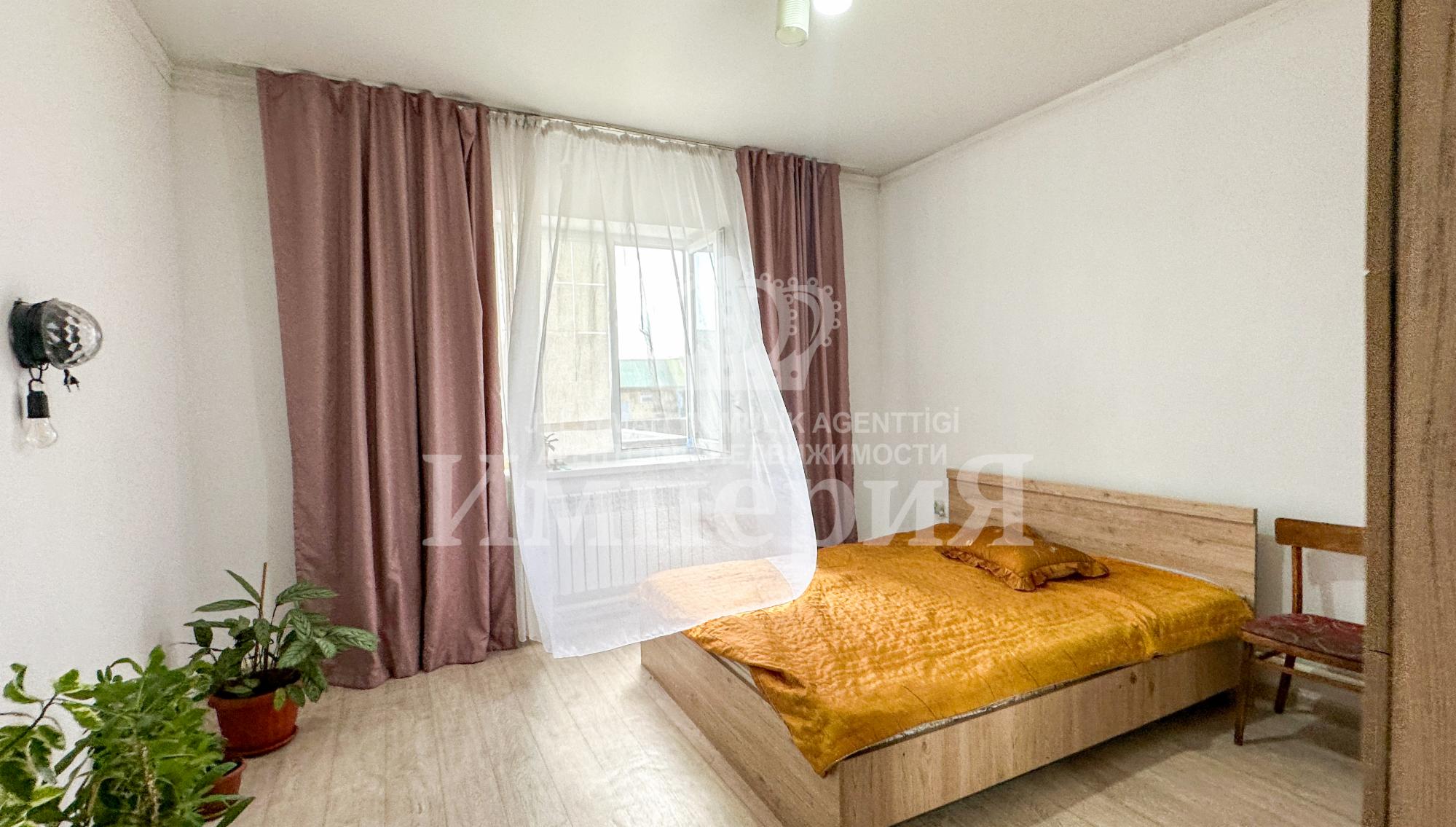 8-комнантный квартира, 249.0 м²,Акын Сара за 42 000 000