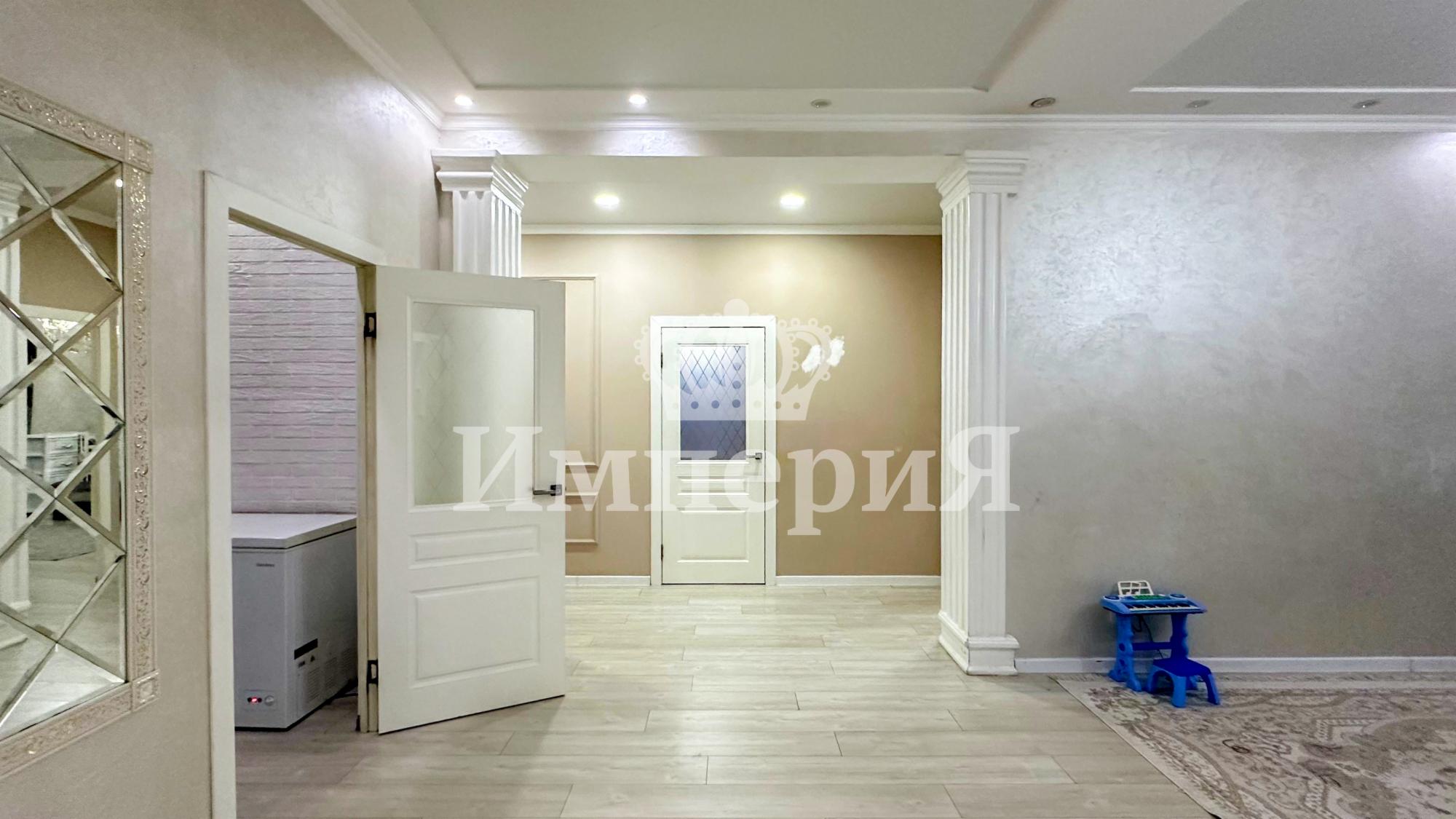 4-комнантная квартира, 170.0 м²,Сапиева за 65 000 000