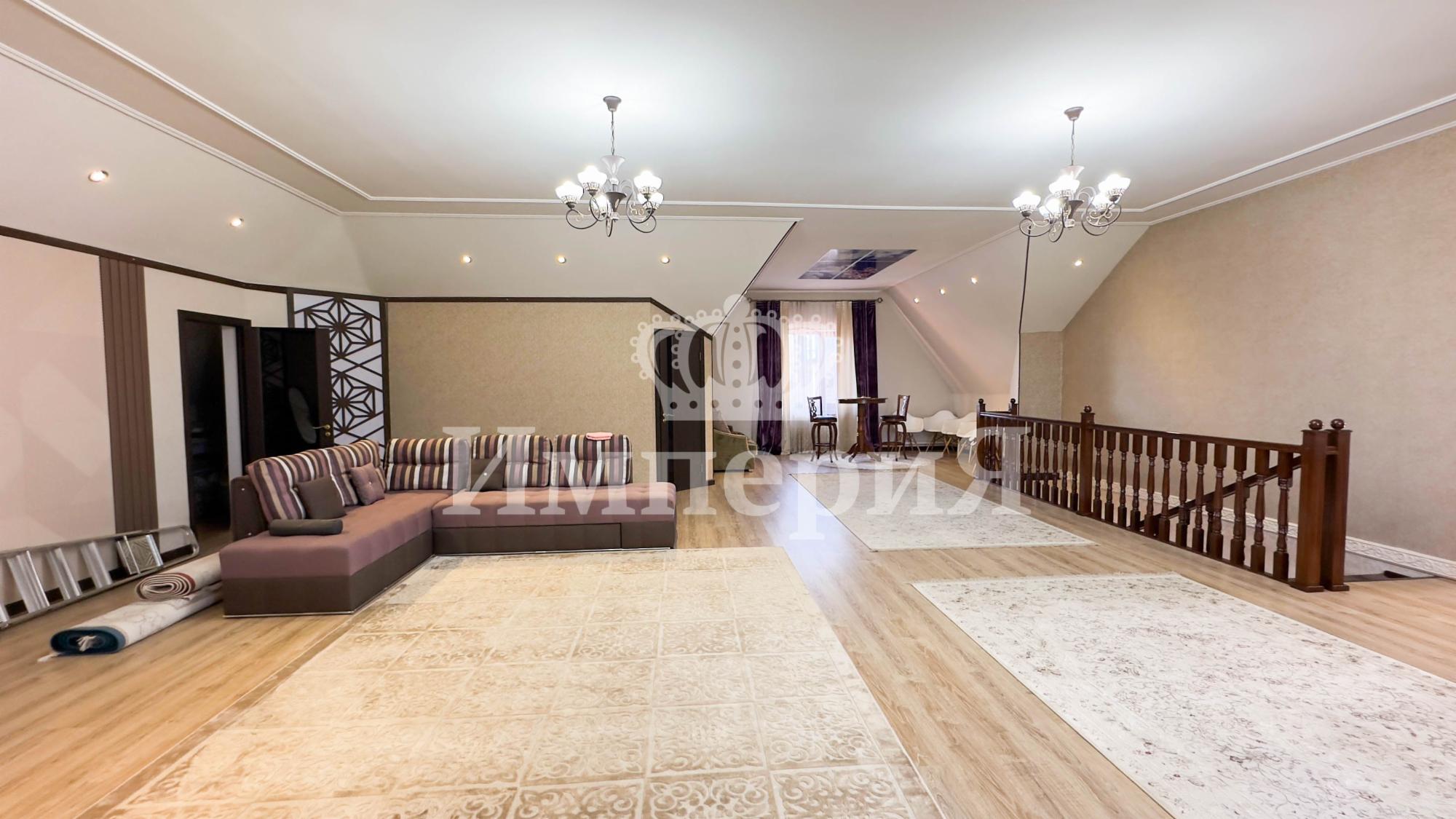 7-комнантный квартира, 395.0 м²,Базарбаева за 75 000 000