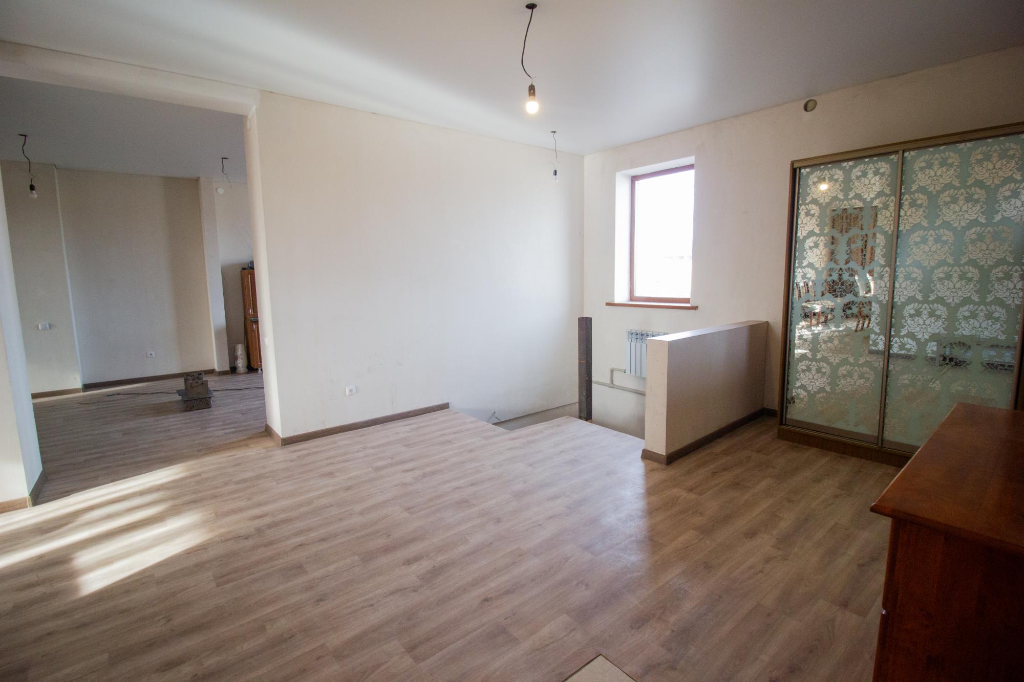 8-комнантный квартира, 267.0 м²,Баян батыра за 64 000 000
