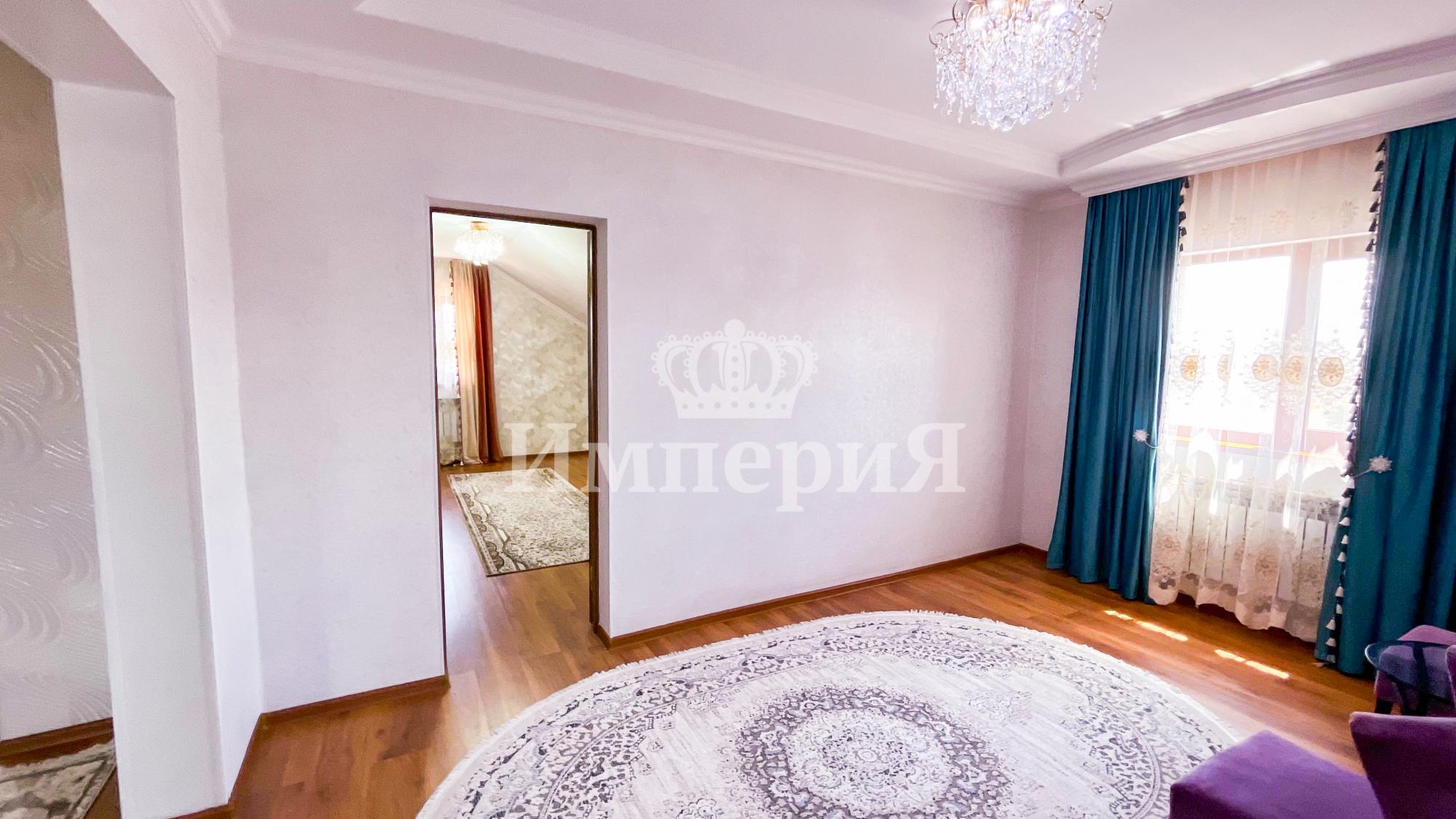 8-комнантный квартира, 270.0 м²,Айманова за 70 000 000