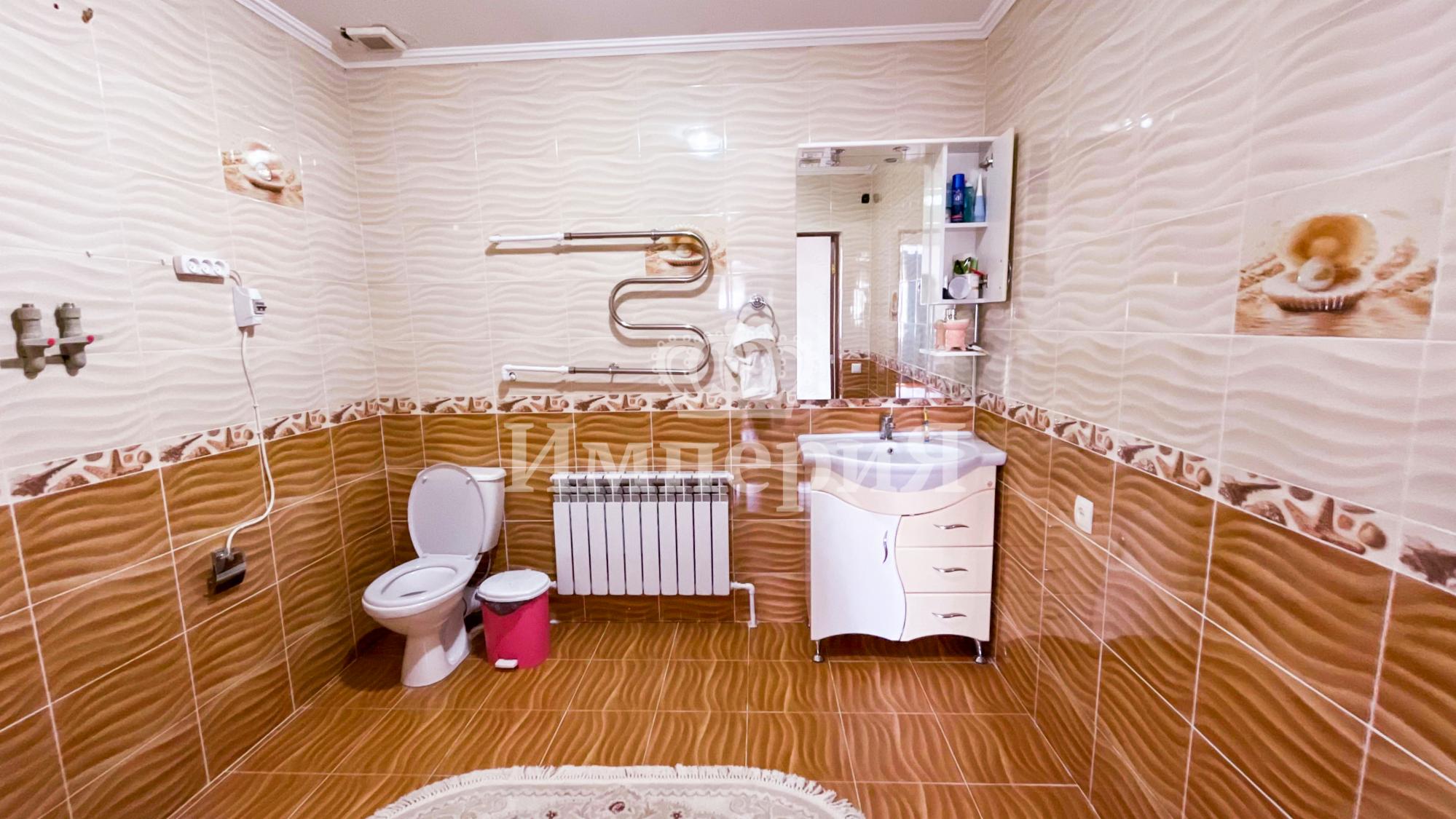 8-комнантный квартира, 270.0 м²,Айманова за 70 000 000