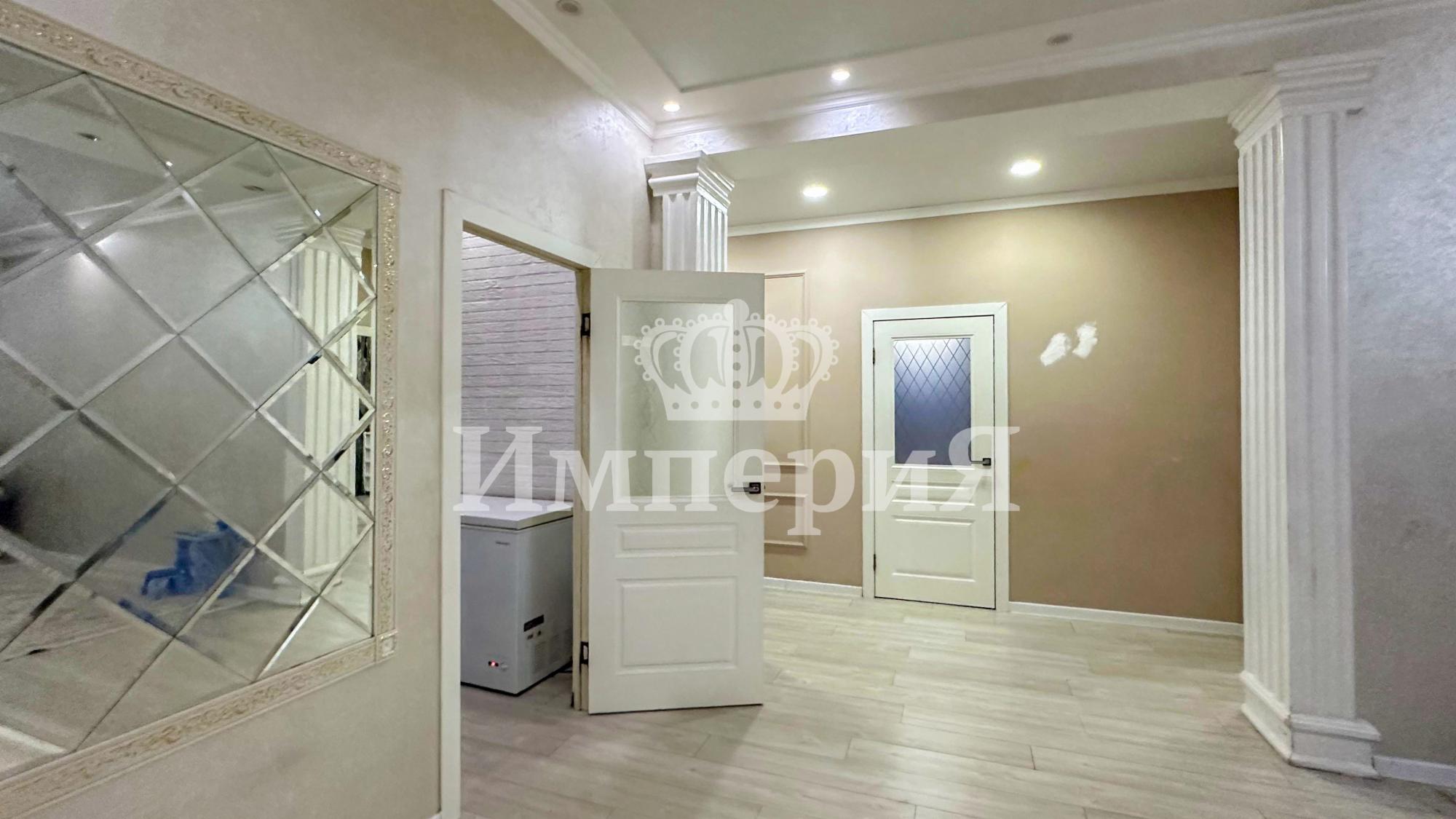 4-комнантная квартира, 170.0 м²,Сапиева за 65 000 000