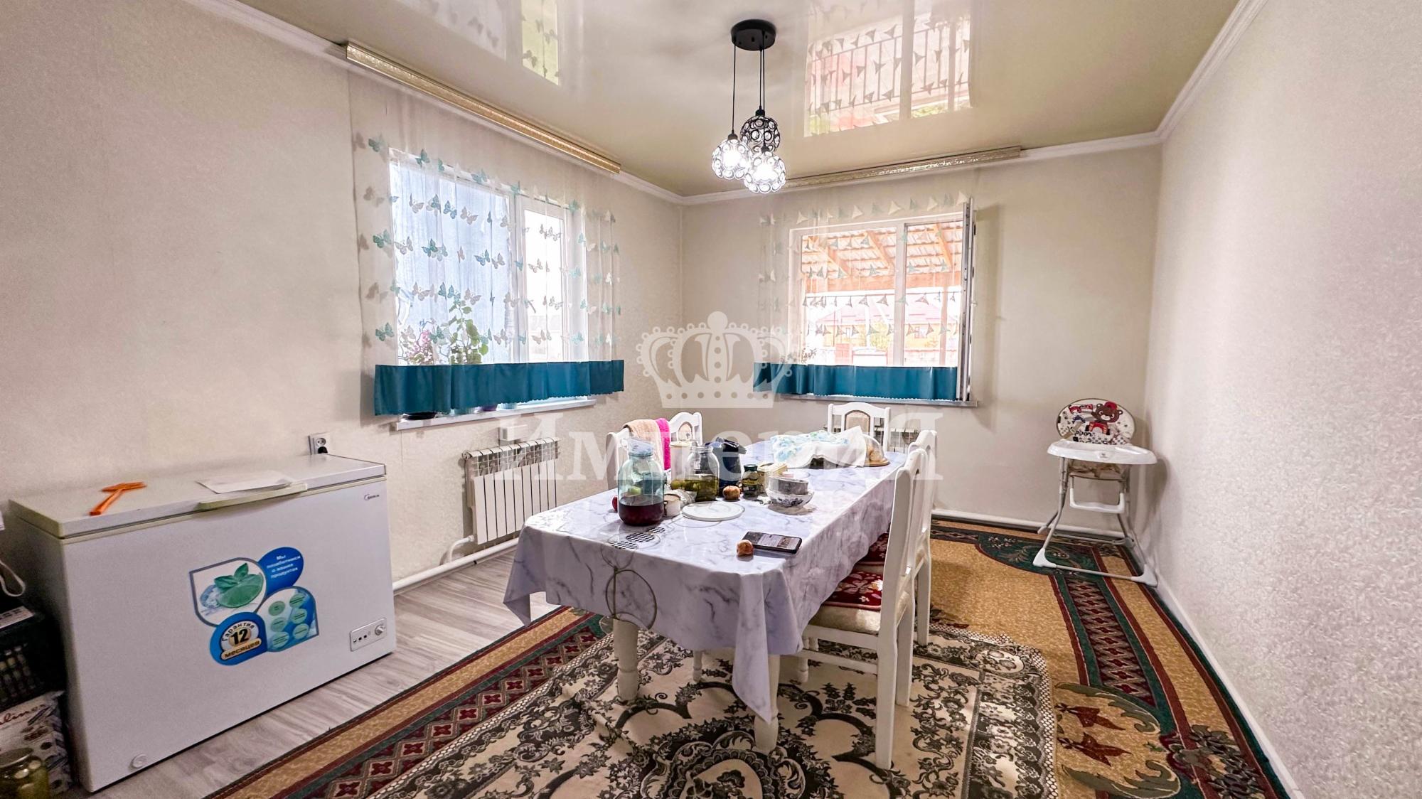 4-комнантный квартира, 158.0 м²,Абая за 27 000 000