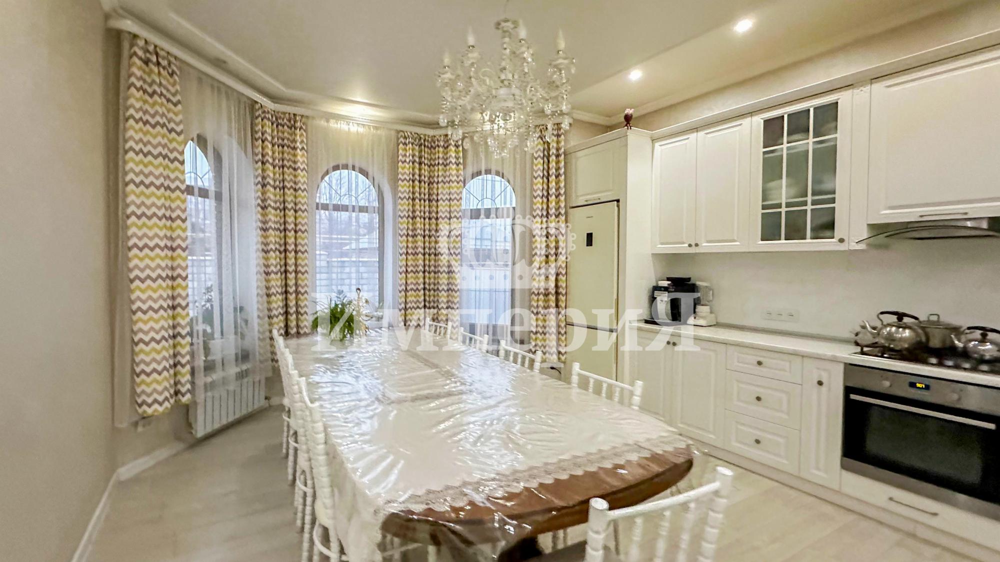 4-комнантная квартира, 170.0 м²,Сапиева за 65 000 000