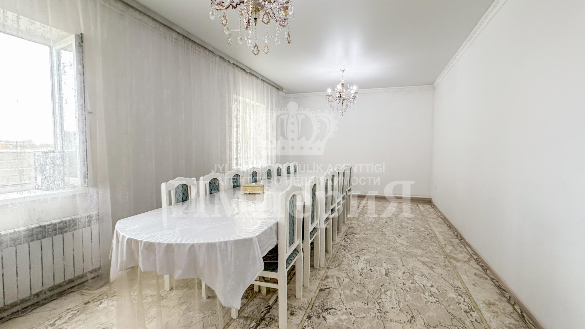 8-комнантный квартира, 249.0 м²,Акын Сара за 42 000 000