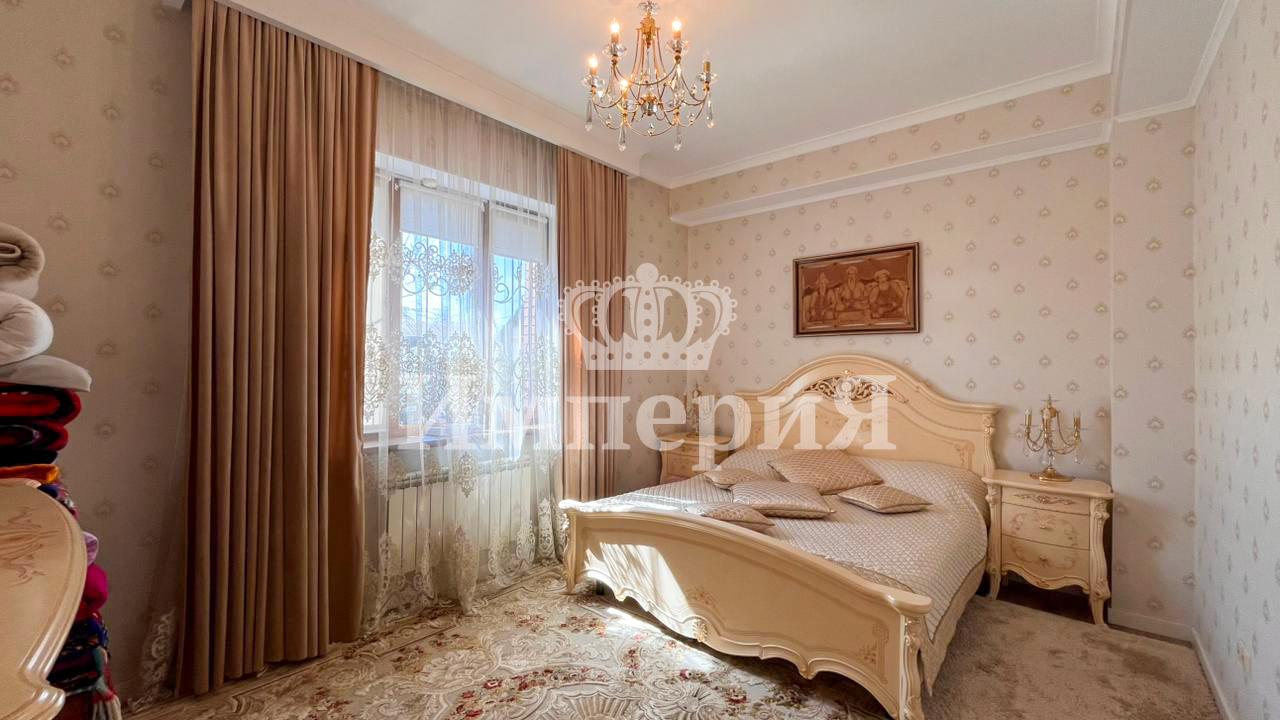 5-комнантный квартира, 168.0 м²,Казыбаева за 70 000 000