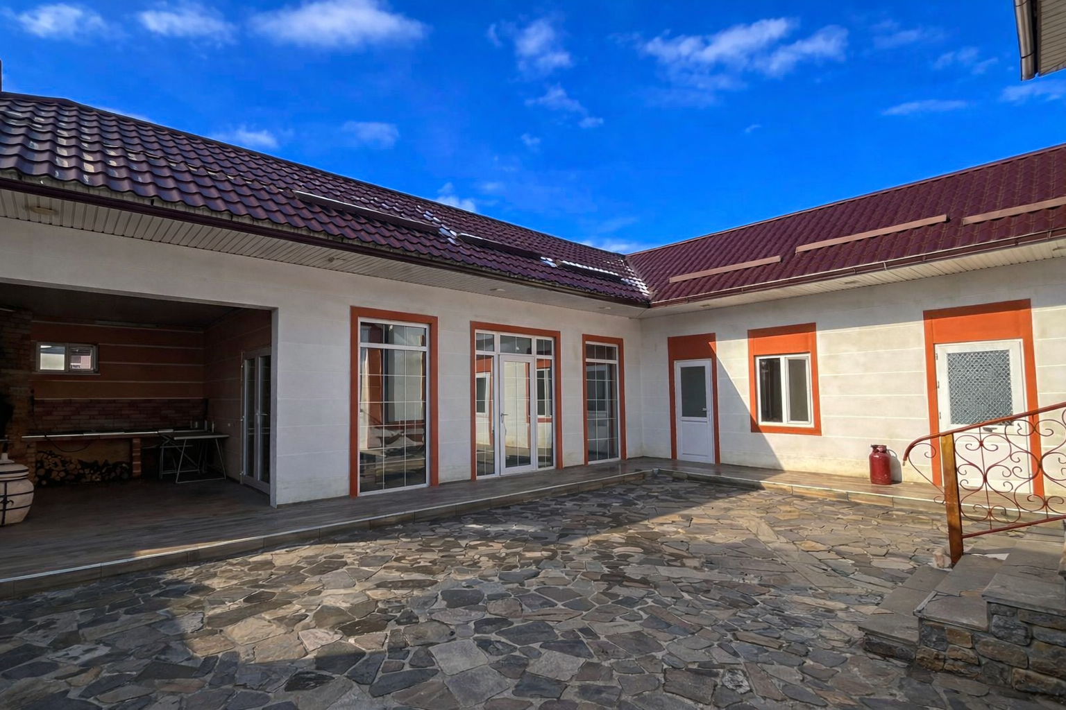 6-комнантный квартира, 300.0 м²,Базарбаева за 130 000 000