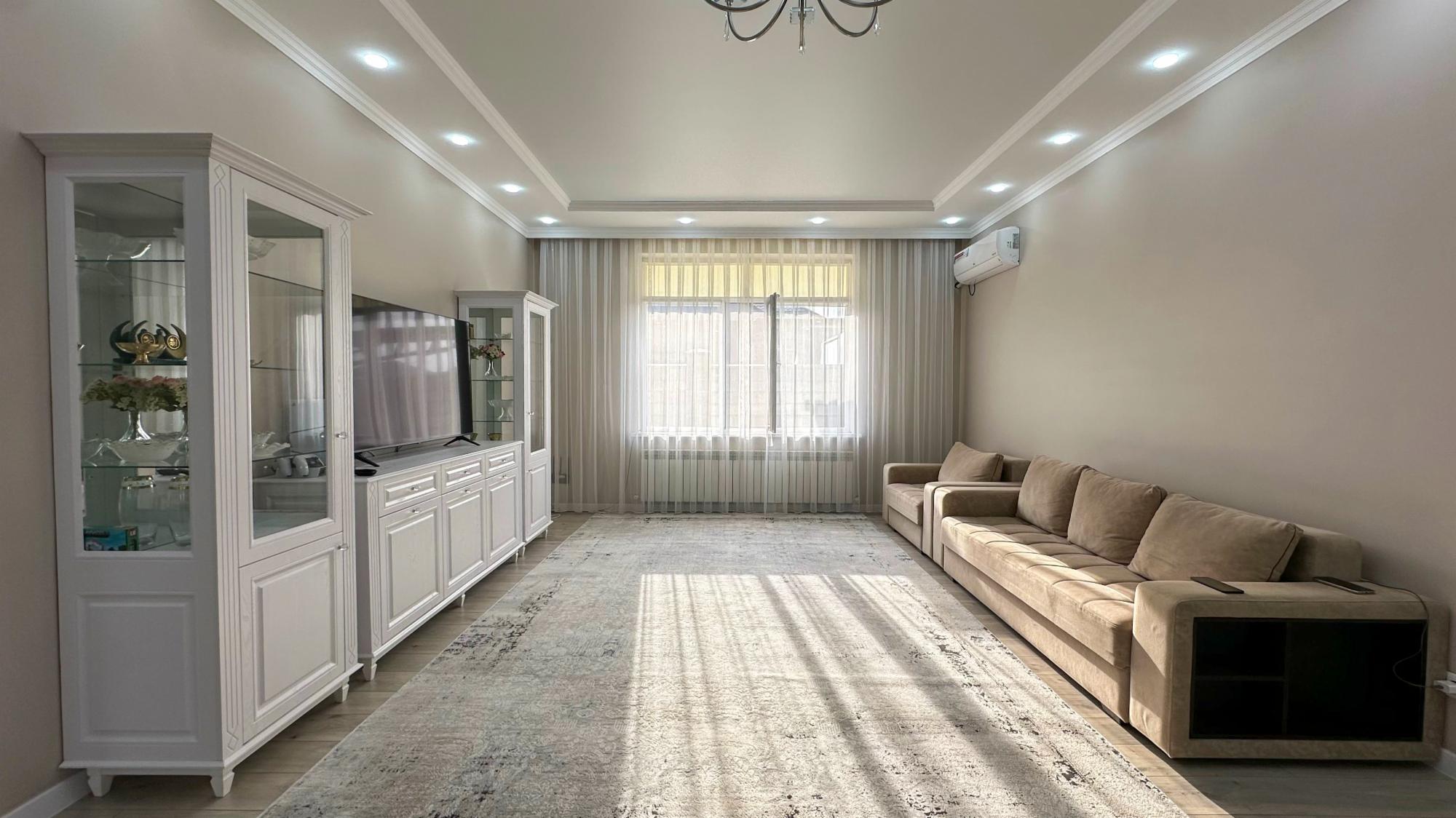 4-комнантный квартира, 140.0 м²,Бактыбая за 63 000 000