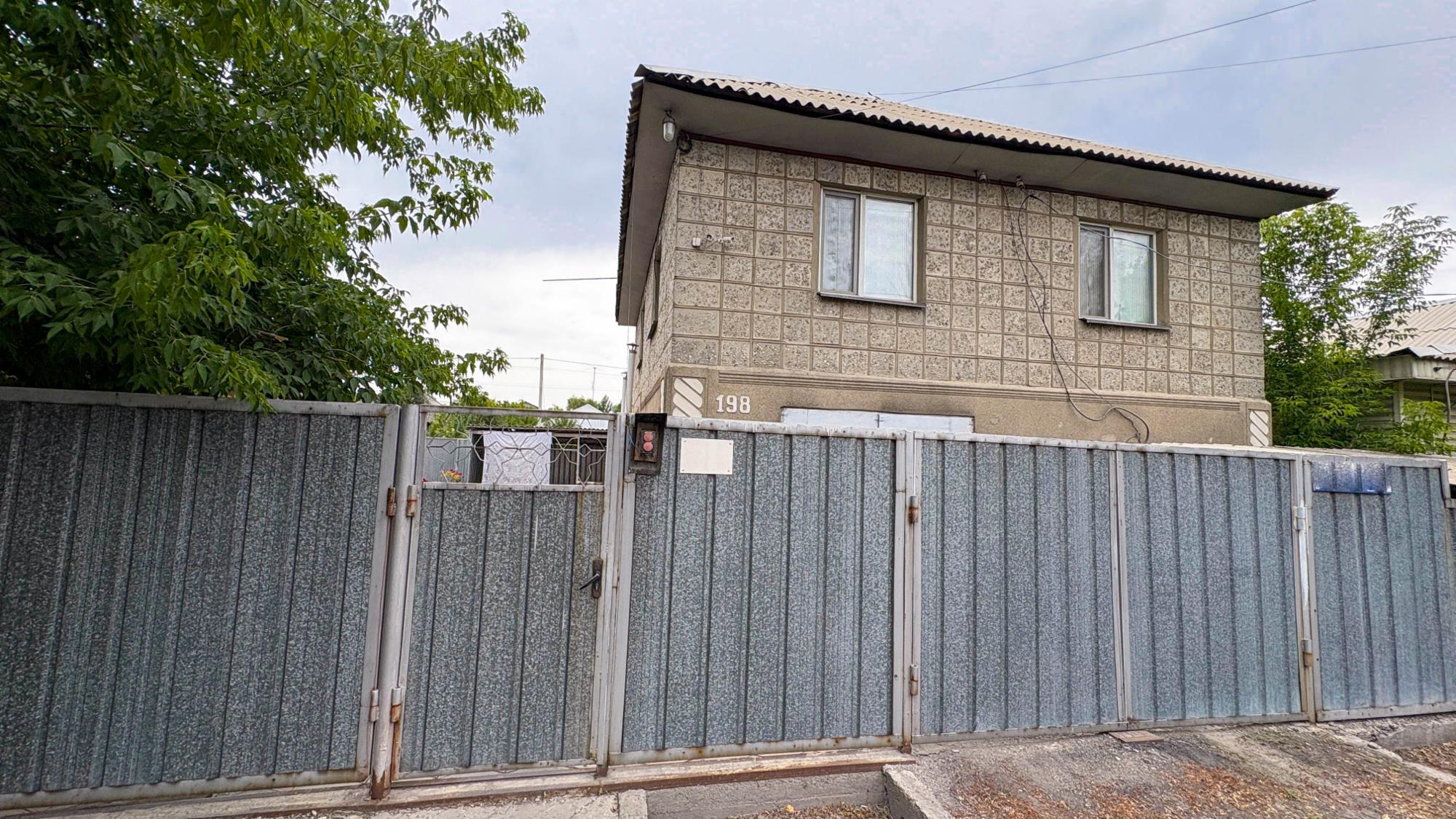 4-комнантный квартира, 200.0 м²,Тыныбаева за 45 000 000