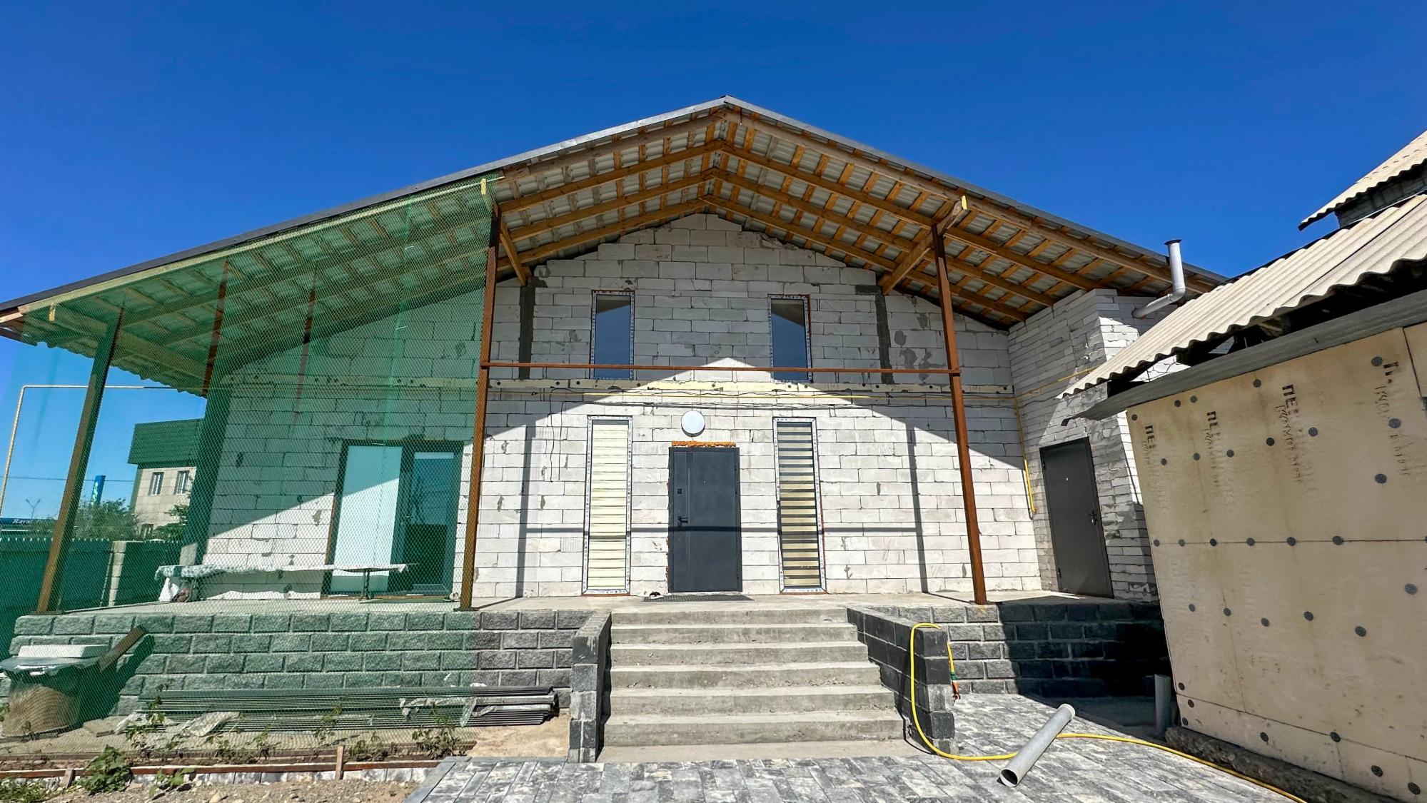 4-комнантный квартира, 227.0 м²,Базарбаева за 75 000 000