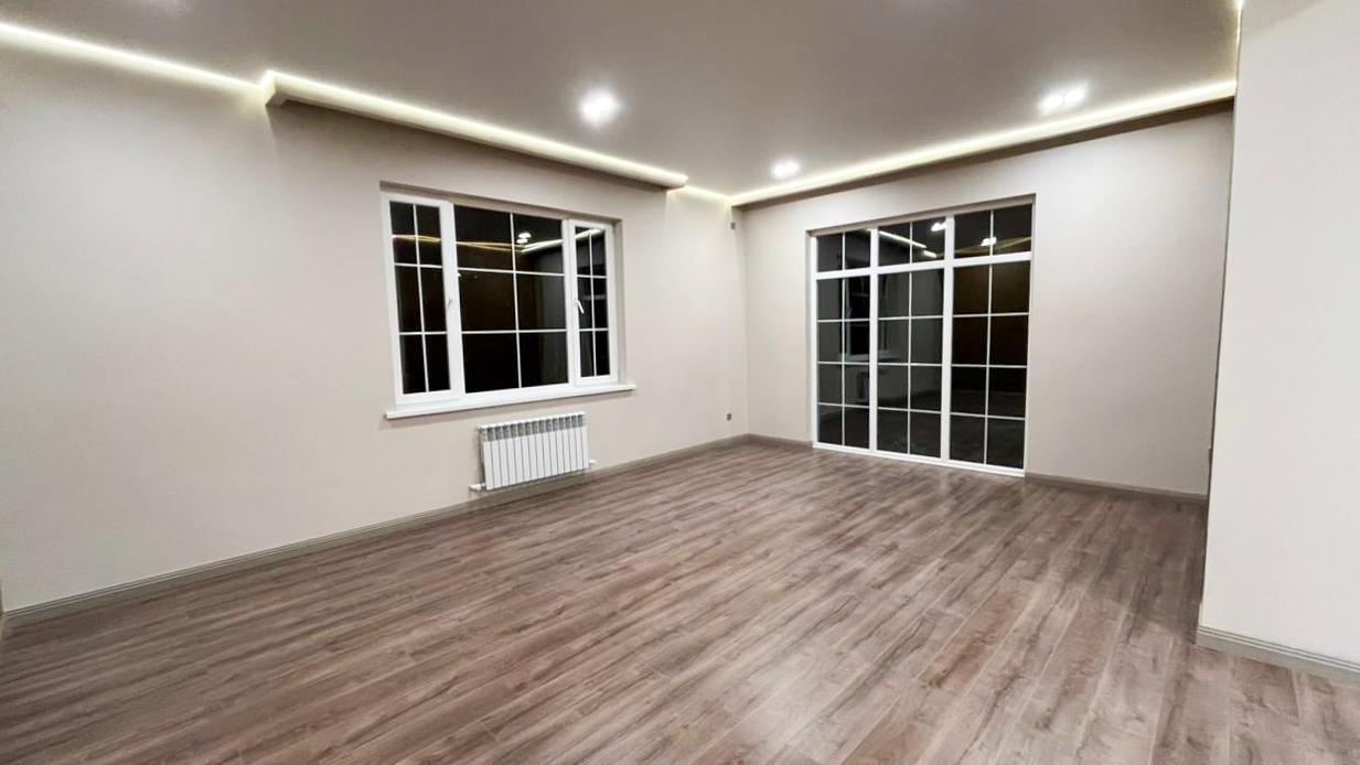 4-комнантный квартира, 200.0 м²,Абая за 69 000 000