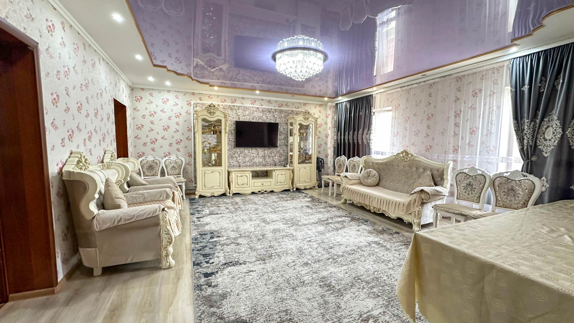 9-комнантный квартира, 300.0 м²,Алмалыбак за 87 000 000