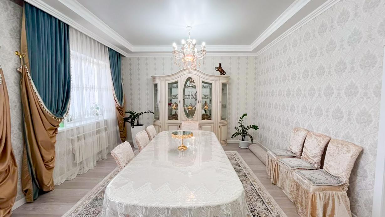 9-комнантный квартира, 215.0 м²,Коктем за 100 000 000