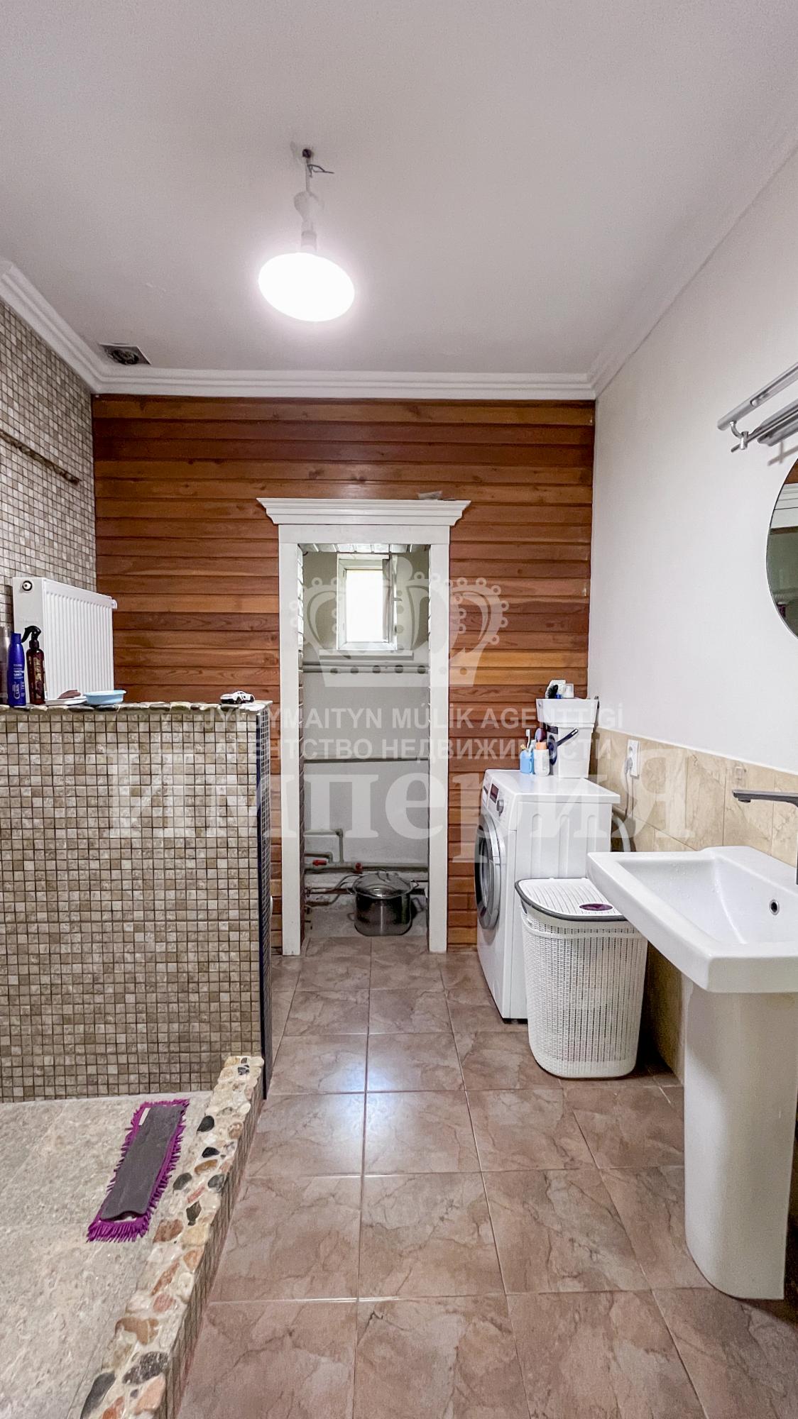 5-комнантный квартира, 144.0 м²,Базарбаева за 27 800 000