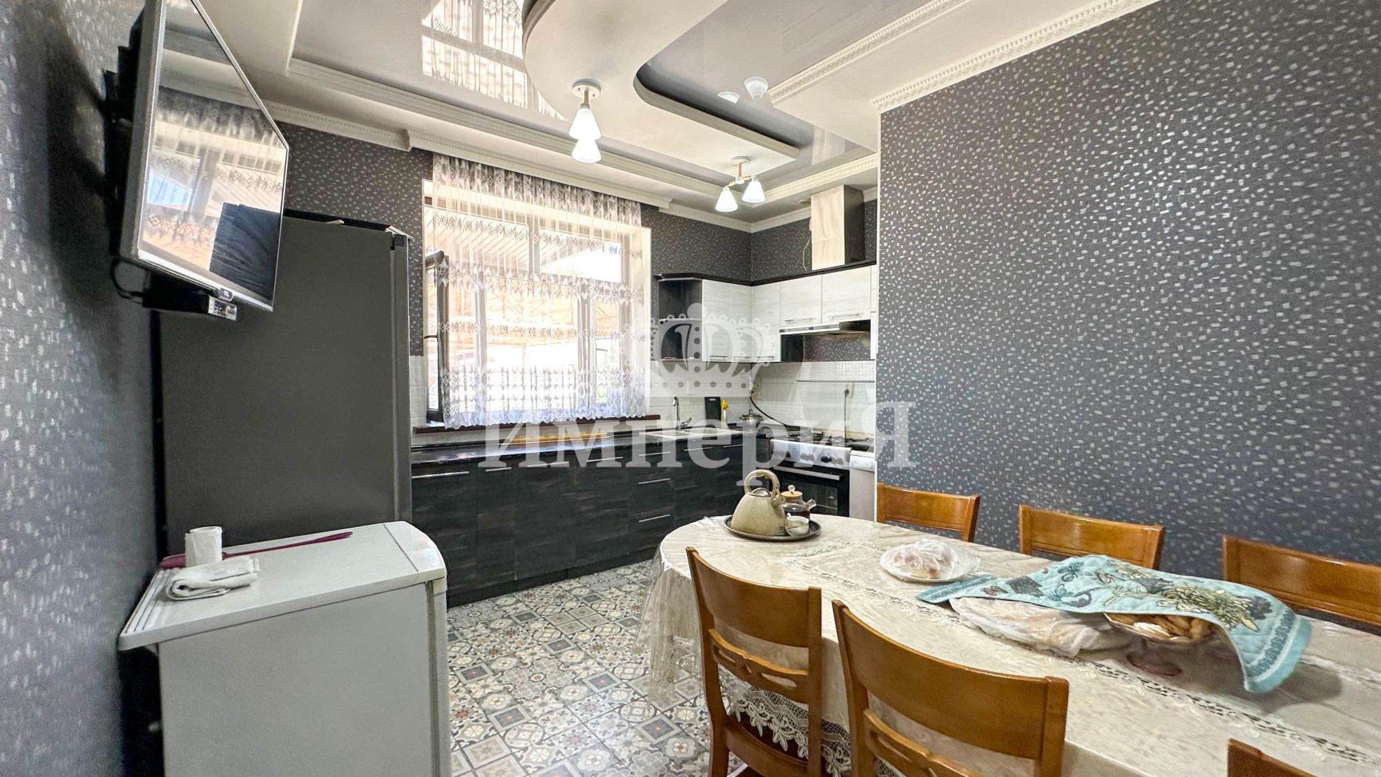 6-комнантный квартира, 160.0 м²,Есенберлина за 65 000 000
