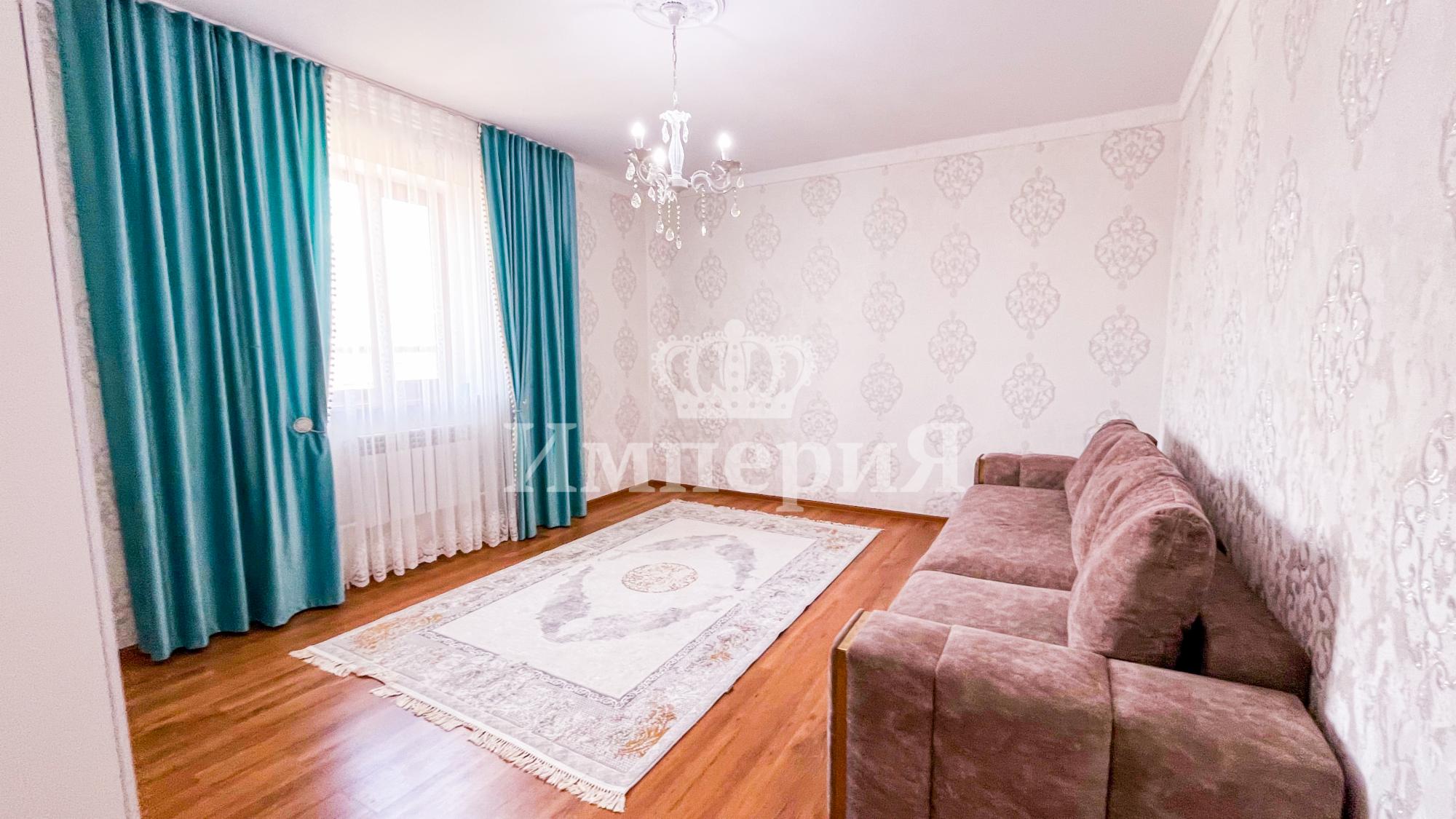 8-комнантный квартира, 270.0 м²,Айманова за 70 000 000