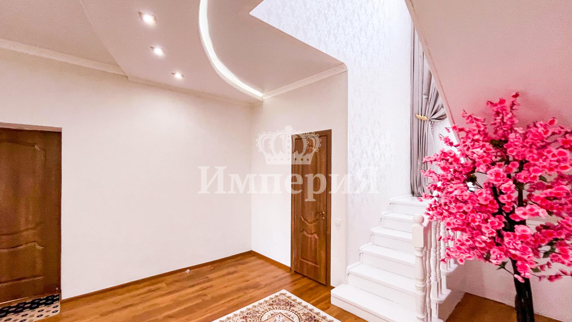 8-комнантный квартира, 270.0 м²,Айманова за 70 000 000