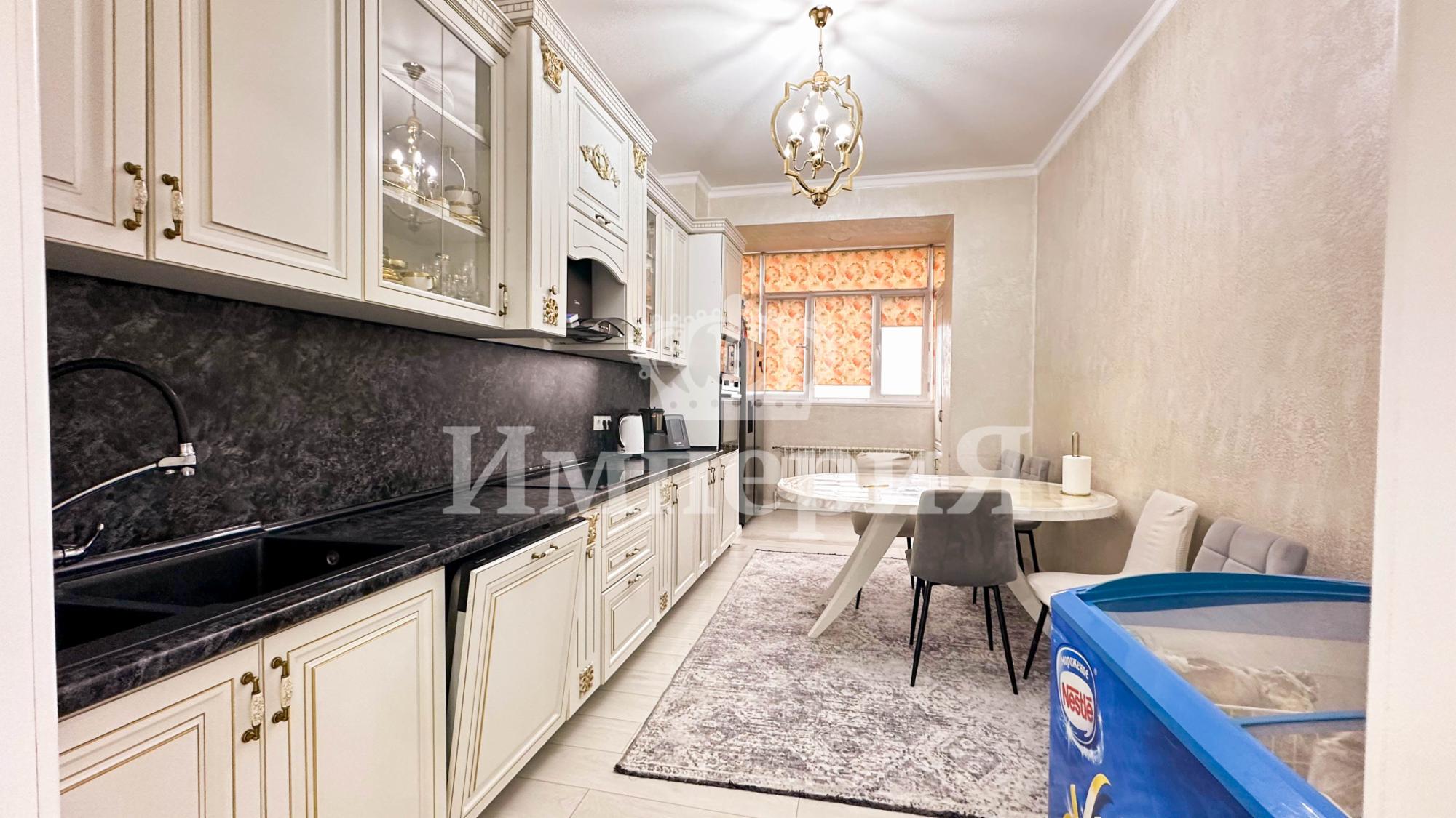 5-комнантная квартира, 176.0 м²,Назарбаева за 51 000 000
